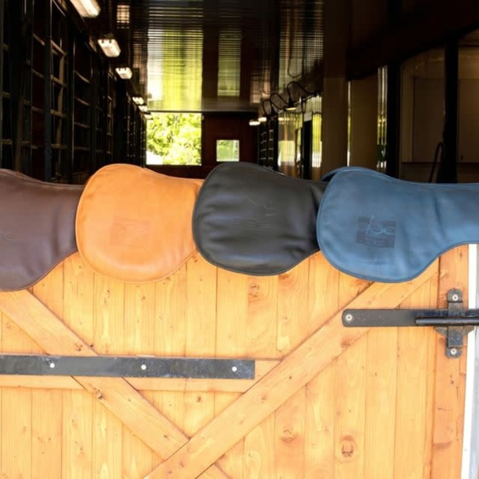 Ogilvy Ogilvy Sleek Leather Half Pad Gummy w/ Anti Friction Properties
