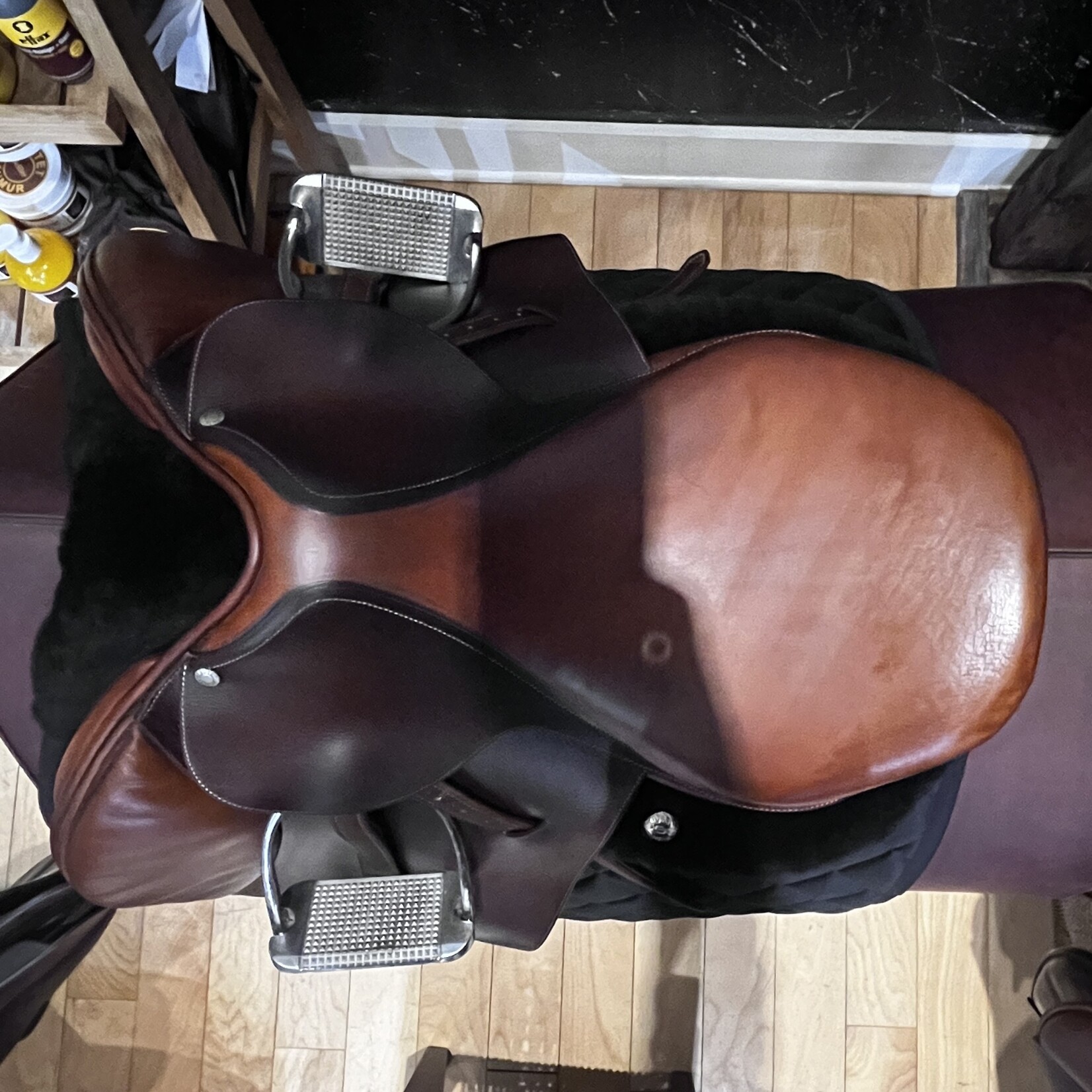 Butet #031 10 Consigned Butet Grained, 17” P Flat seat, 2 flap, standard tree, F panel, Calf seat & pad, includes 52" Butet Stirrup Leathers