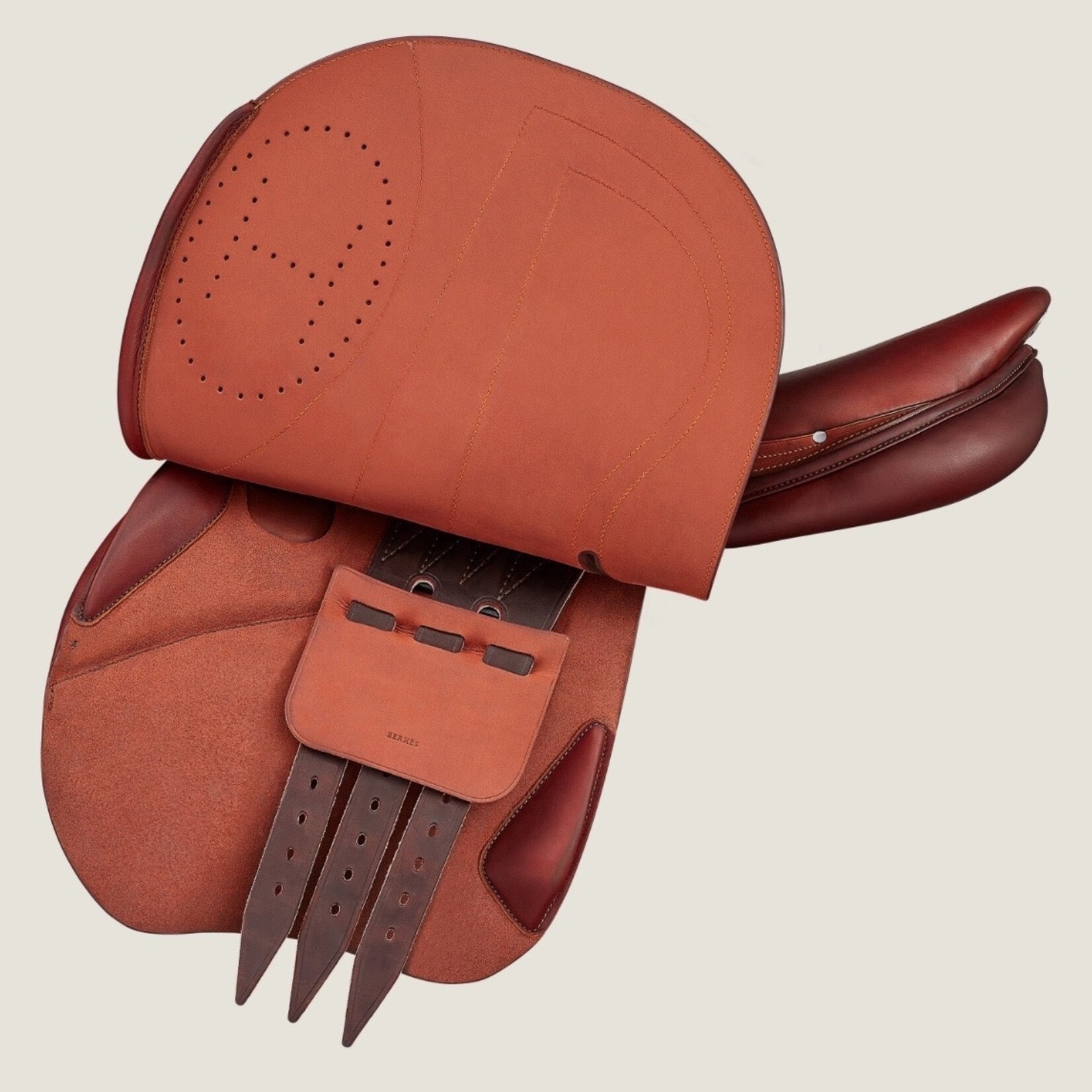 Hermès #52 075 Consigned Hermès Vivace, 17.5" seat, integrated panel, buffalo pads and covered top flap, includes Hermès cover
