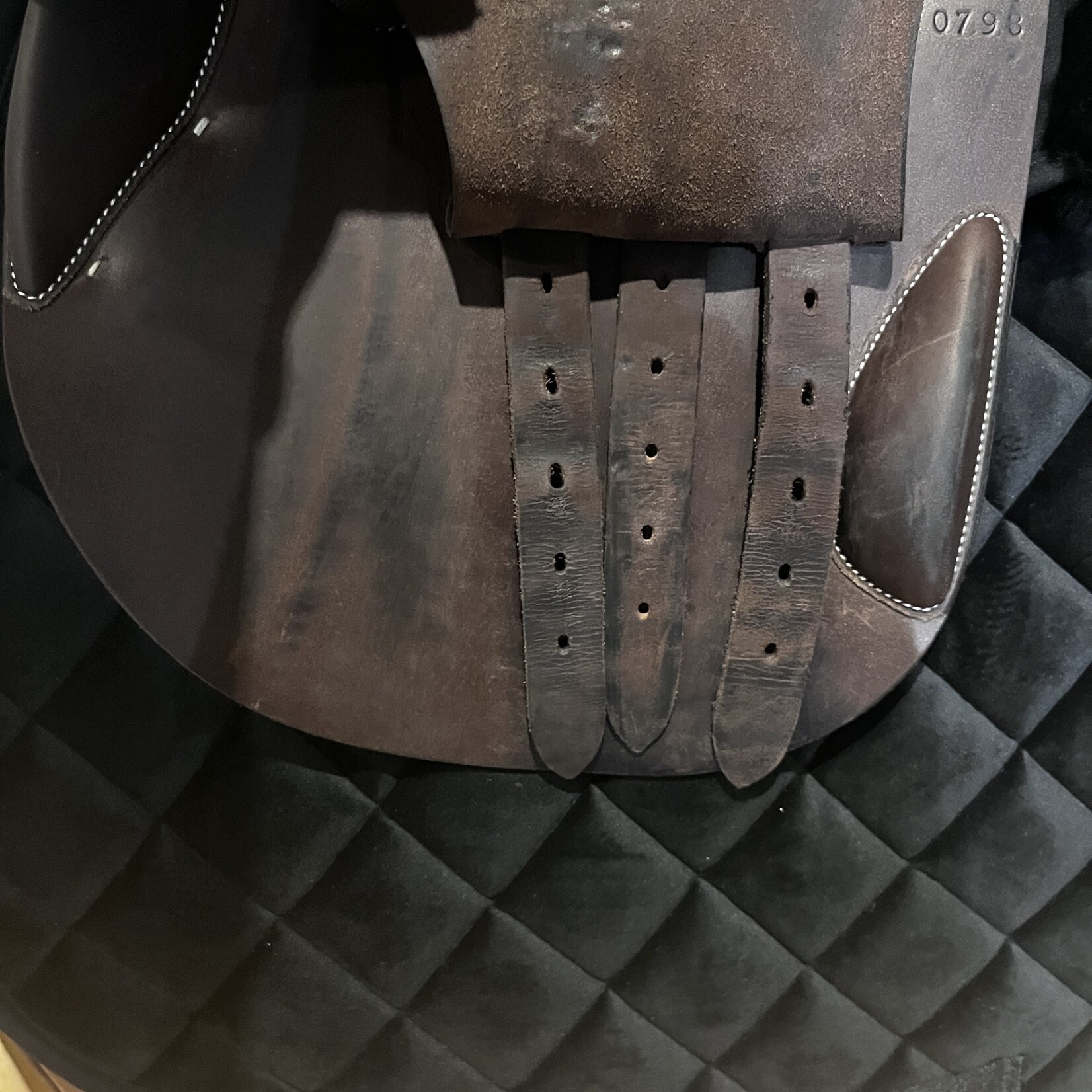 Butet #22 20798 Consigned Butet Jumping Saddle, Premium, 17" L (Semi Flat Seat), 1 Flap, WIDE TREE Wool panel, Cachou, includes cover