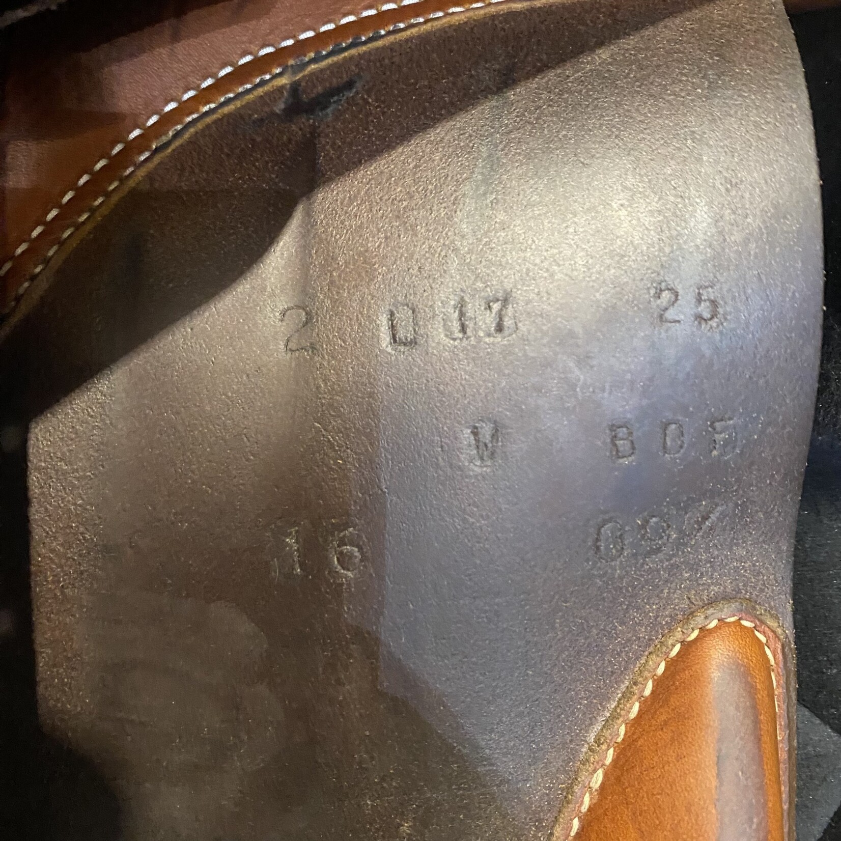 Butet #16 094 Demo Butet Premium Gold Saddle w/ integrated flaps, 17” L seat, 2 Flap, Wide tree , w/ cover