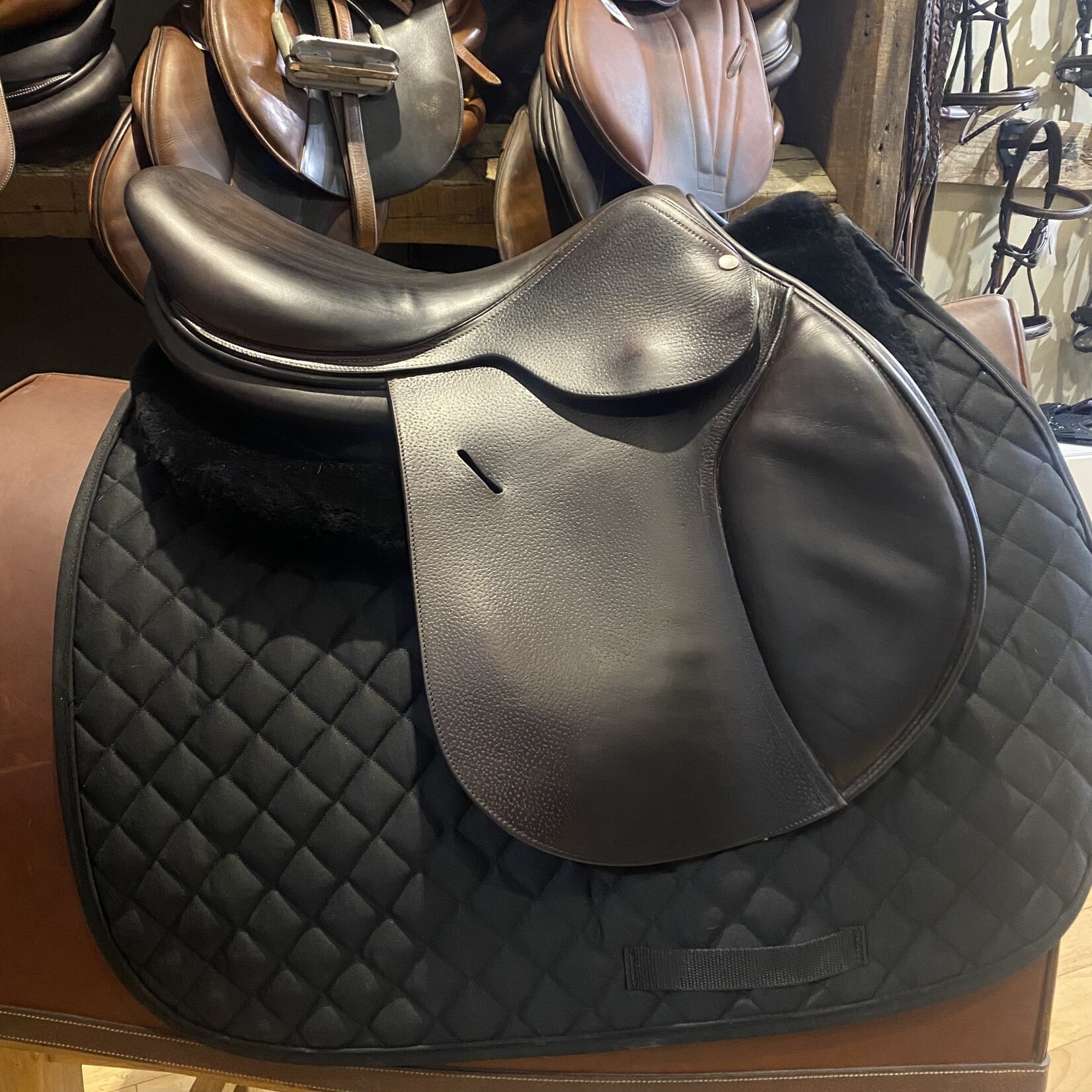 Butet #20 16987 Consigned Butet Jumping Saddle, Non Integrated Grained, 17.5" M (Semi Deep Seat), 2.25 flap, WIDE TREE, WOOL, Cachou, includes cover
