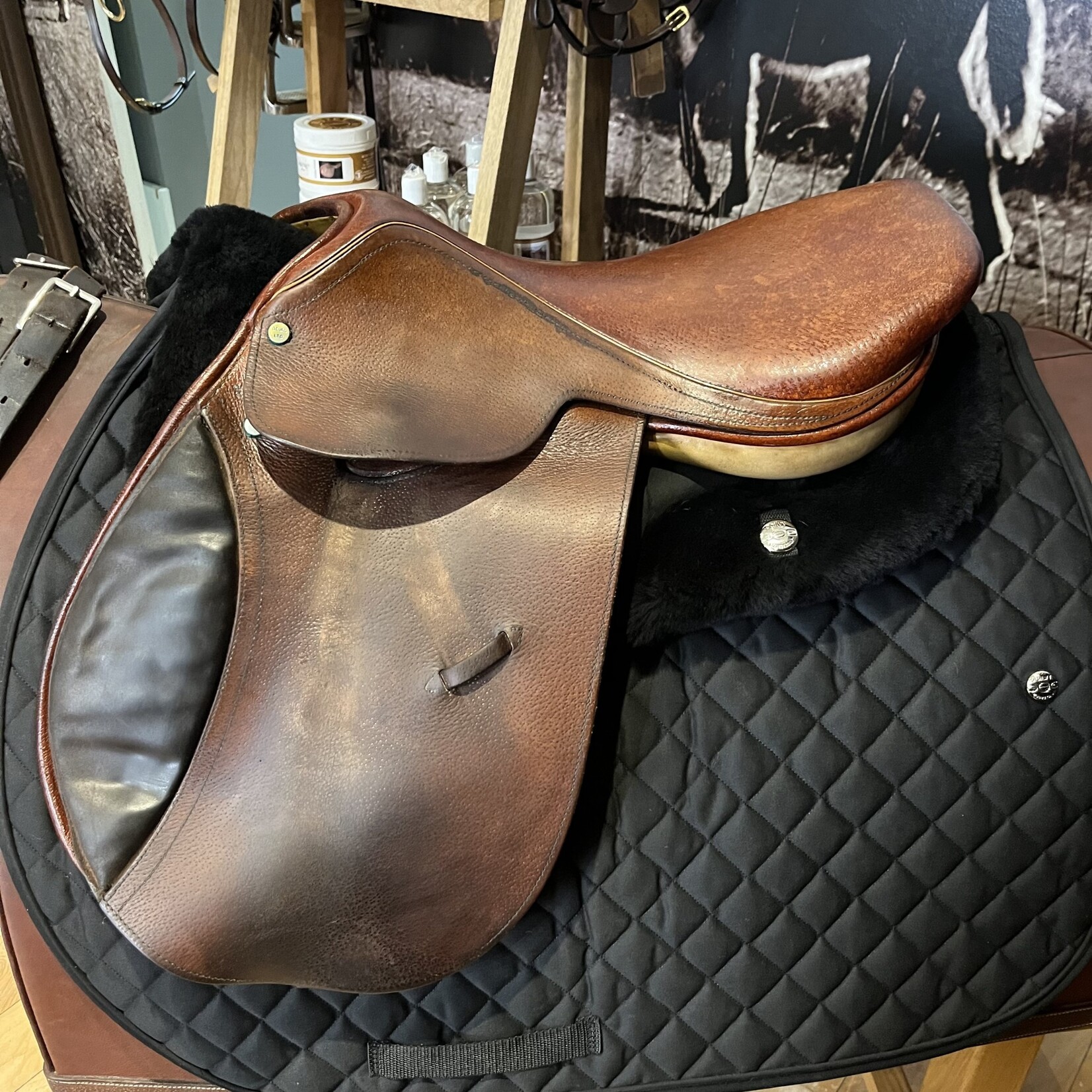 Consigned Beval's All Purpose 17" Saddle, measurement from dot to dot is 3.5”