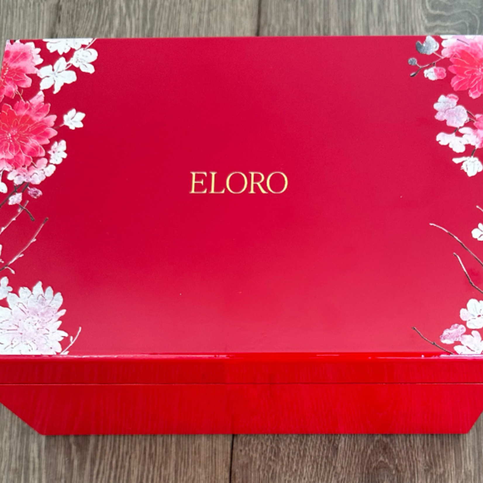 eloro Eloro Lacquer Box Holiday Gift Set, Includes 2 Single Wick Candles in a Keepsake Lacquer Box