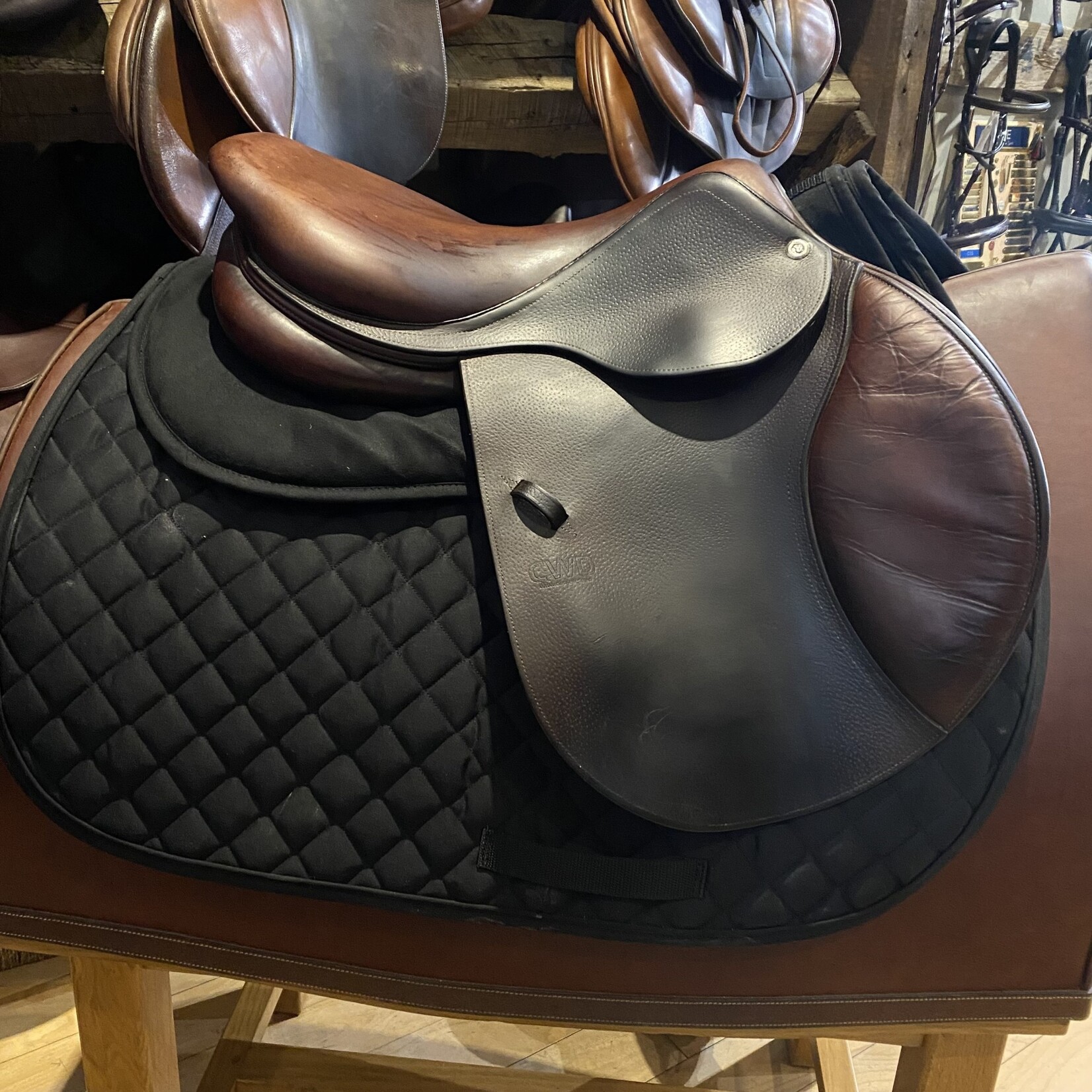 CWD #17 59434 Consigned CWD SE01 Saddle 17.5" TC Seat (Flat) 2C Flap, PA (less fill) RT (cut back at shoulders), includes cover