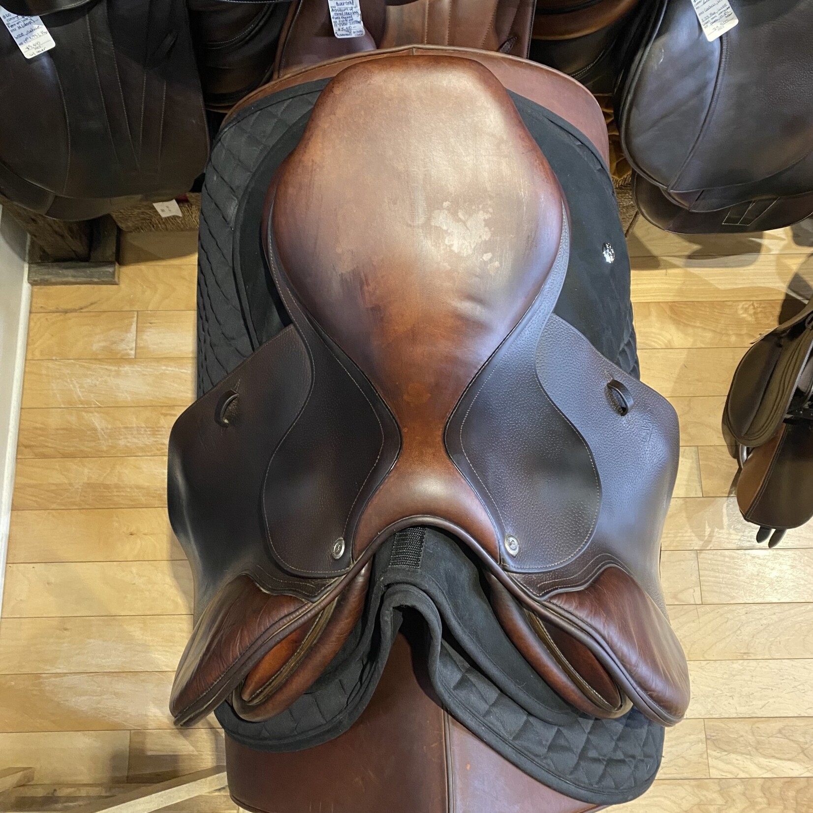 CWD #17 59434 Consigned CWD SE01 Saddle 17.5" TC Seat (Flat) 2C Flap, PA (less fill) RT (cut back at shoulders), includes cover