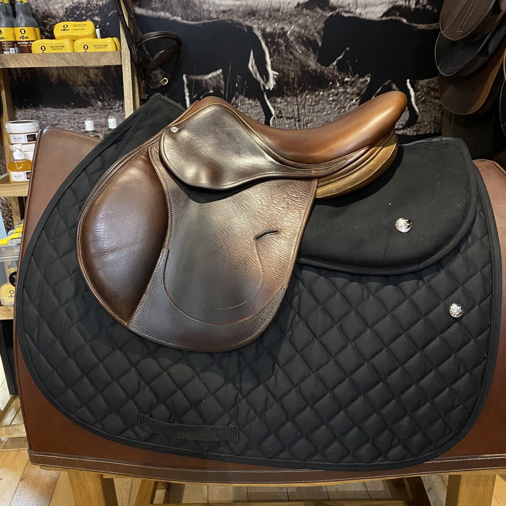antares #15 7 Consigned Antares DJ, 15.5" E (narrow) seat, Jumping Saddle,  000 Flap, M15, AG+20 (20mm  padding  added to rear of the panels near the gusset), No Cover
