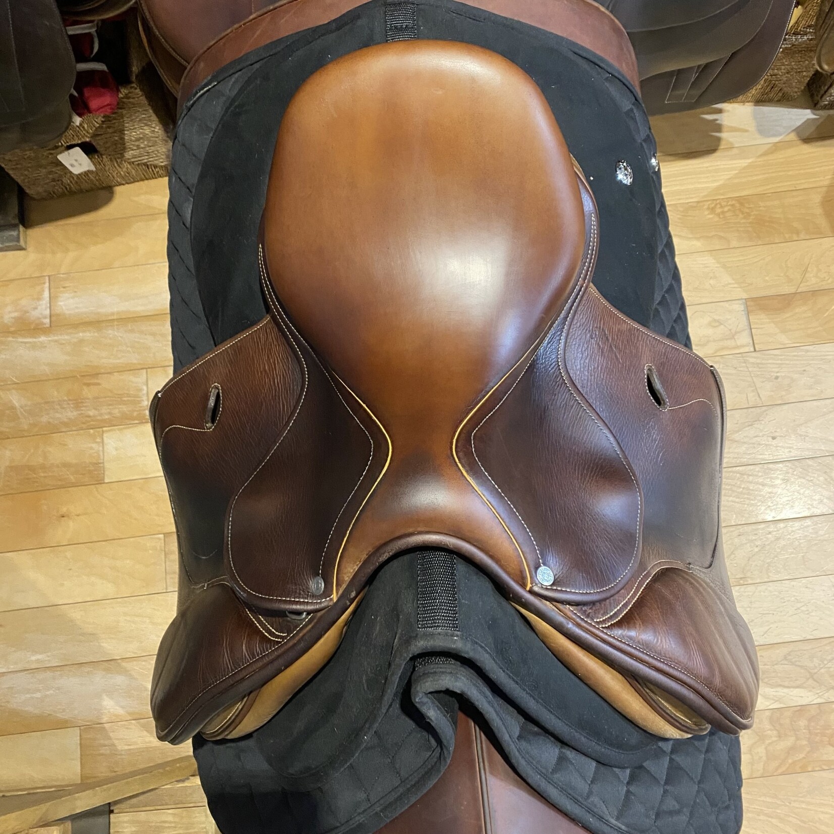 antares #15 7 Consigned Antares DJ, 15.5" E (narrow) seat, Jumping Saddle,  000 Flap, M15, AG+20 (20mm  padding  added to rear of the panels near the gusset), No Cover