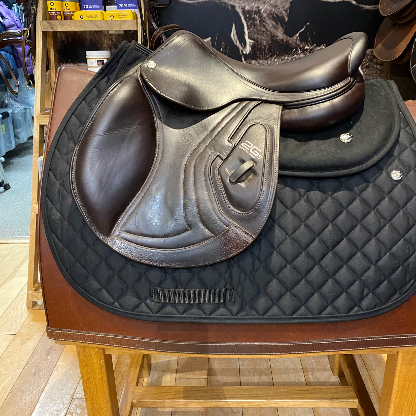 CWD #23 101809 Consigned CWD SE26 Saddle 17" TC Seat (Flat), 1L Flap, PA (less fill), RT, includes cover