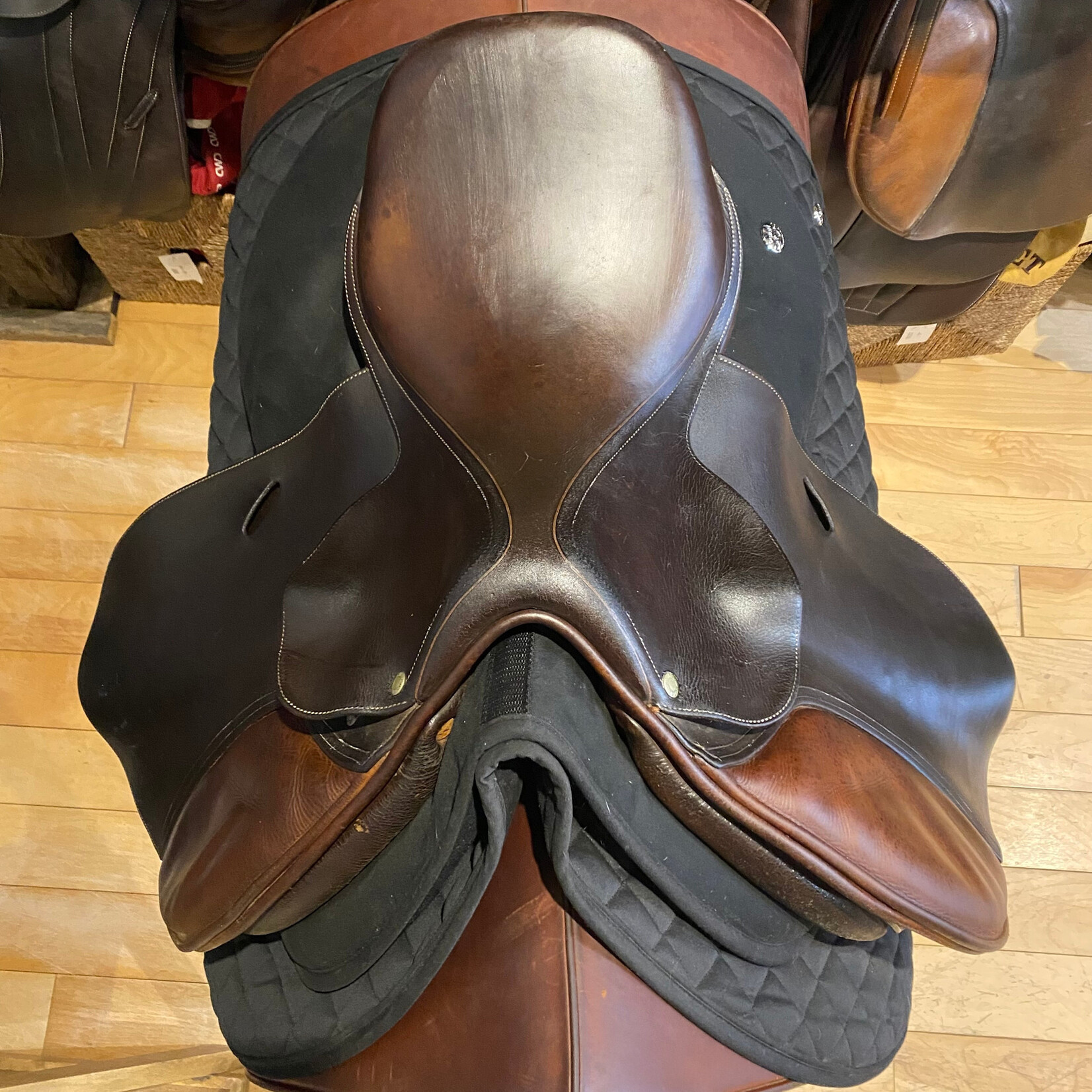 Butet #776 96 Consigned Butet Grained Saddle, 16" P Flat seat, 1.5 flap, STD Tree, Gold, calfskin padded flap and seat