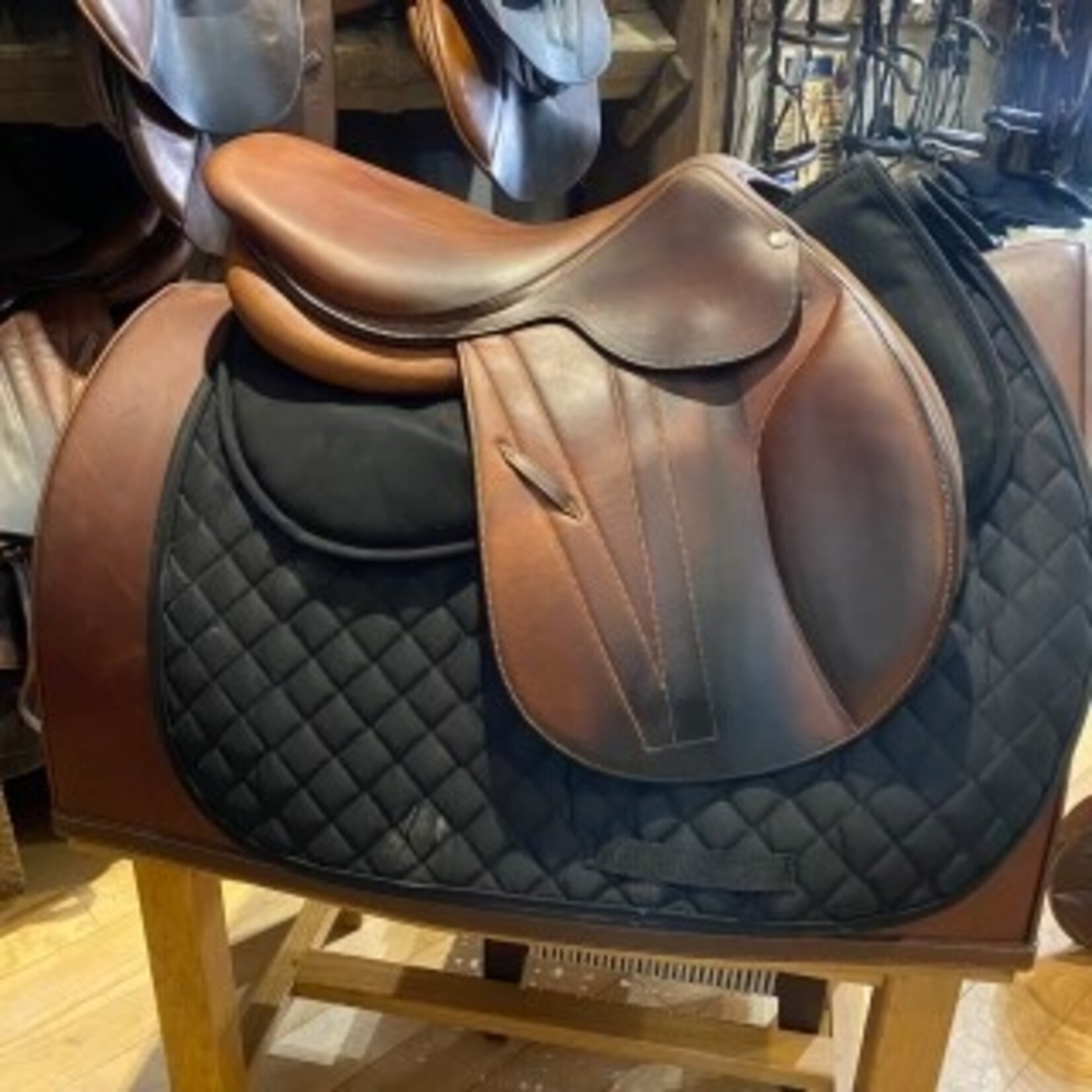Butet Butet Jumping Saddle Integrated Premium, P (Flat) Seat