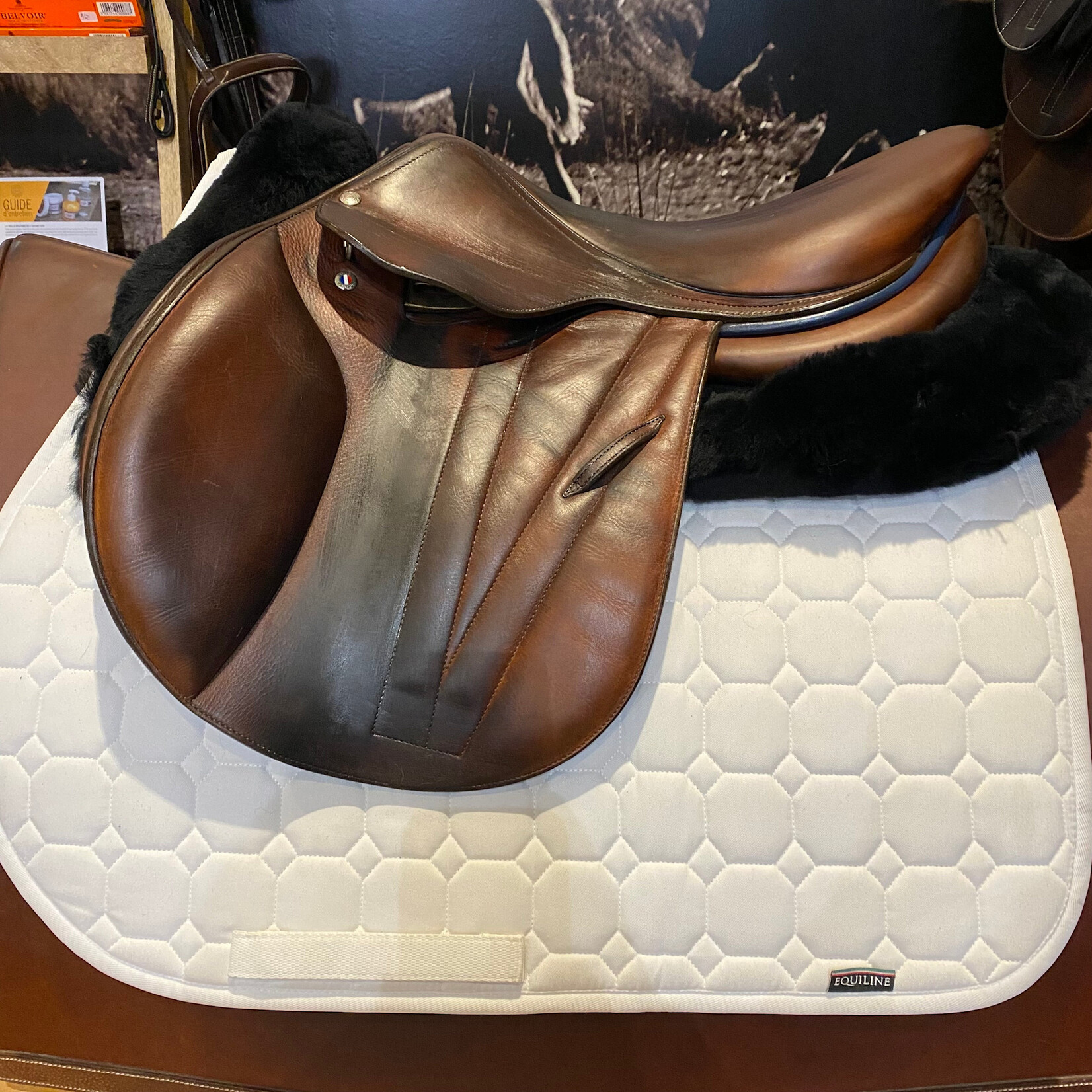 Butet #19 16066 Consigned Butet Premium 17" L (Semi-Flat Seat), 2C (short) flap, DFG Panel, Gold w/ Navy Seat Stream & Rear Pipe, STD TREE, includes cover
