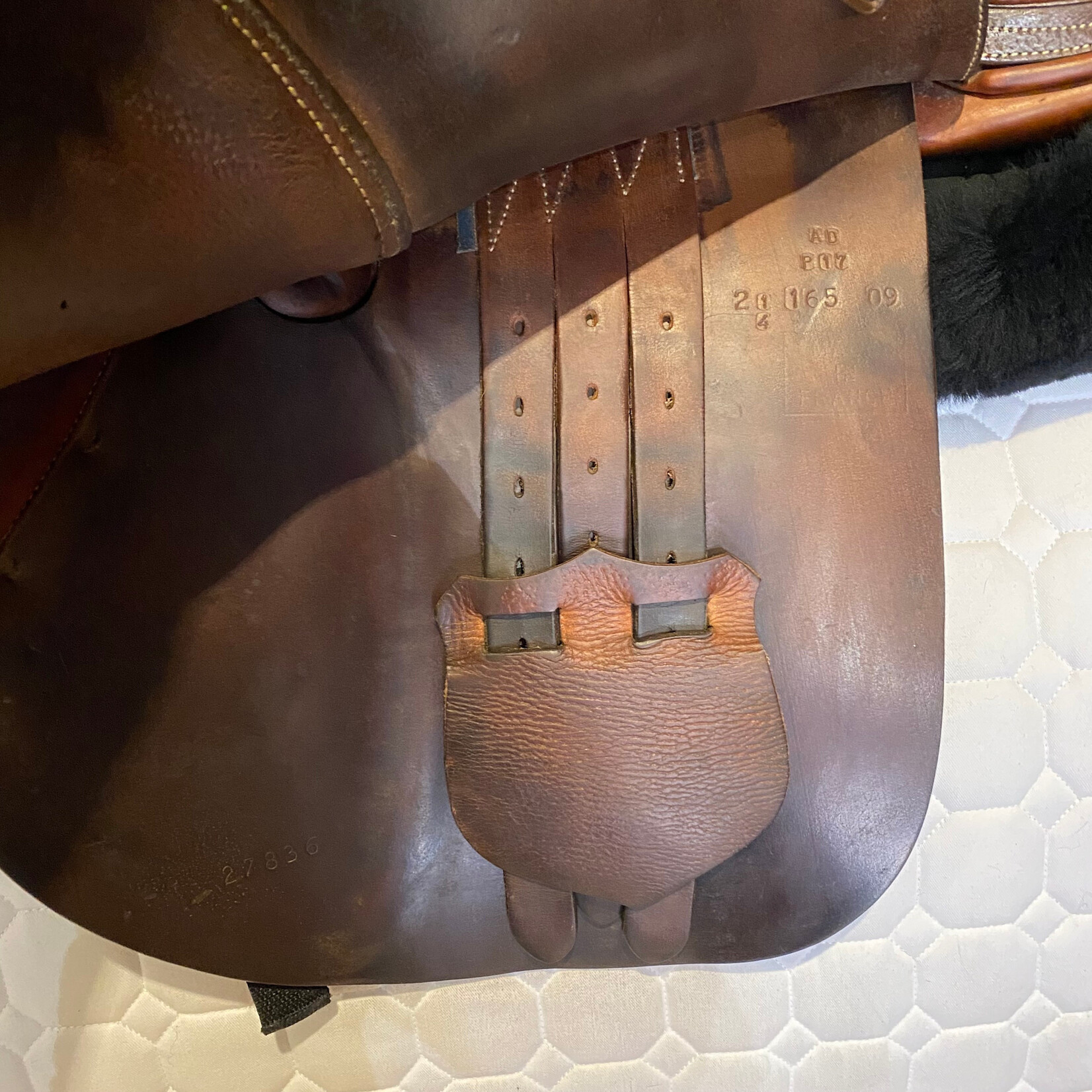 Butet #165 09 Consigned Butet Jumping Saddle Grained, 17” P (Flat) seat, 2.25 flap, STD Tree, AD Panels, Gold