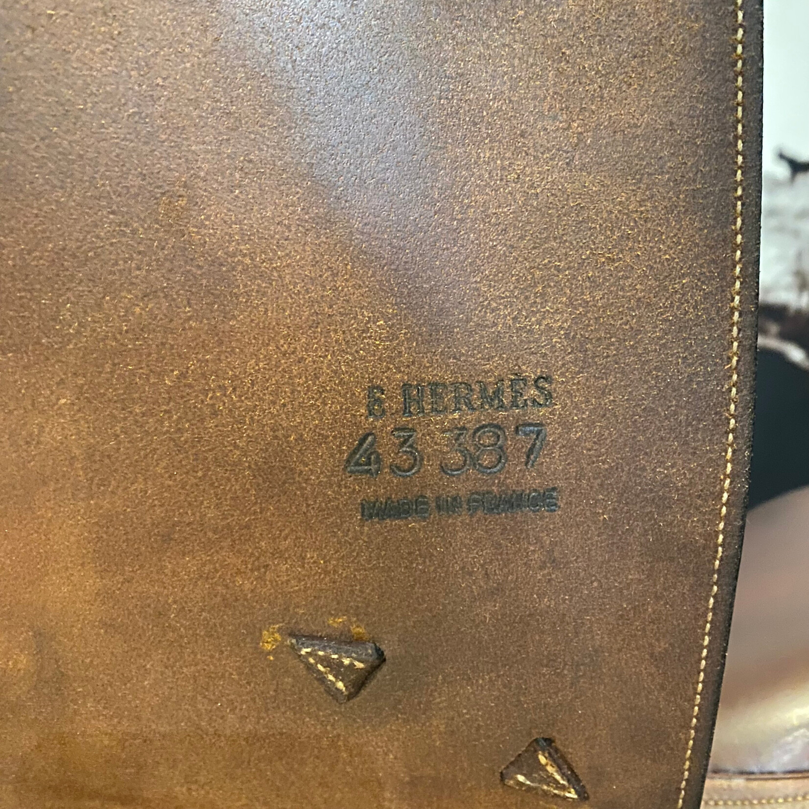 Hermès #43 387 Consigned Hermès Senlis Saddle, 18" Med/Narrow tree, includes Hermes cover