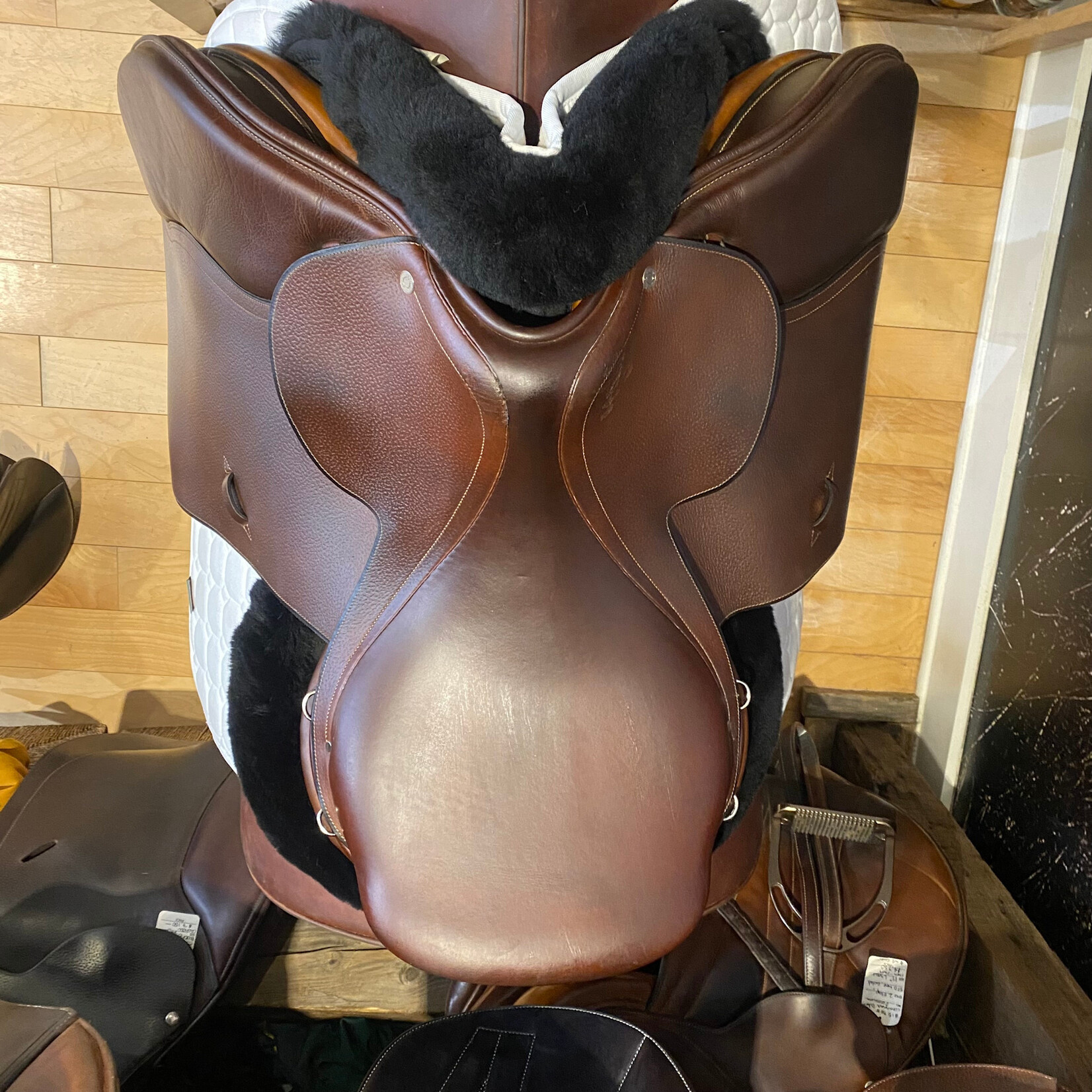 Hermès #43 387 Consigned Hermès Senlis Saddle, 18" Med/Narrow tree, includes Hermes cover