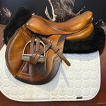 CWD #14 31867 Consigned CWD SE02 Saddle 18" TR Seat (1/2 Deep Seat) 2L Flap, PA (less fill) RT (4.5 dot-to-dot), includes irons and lined leathers, does not include cover