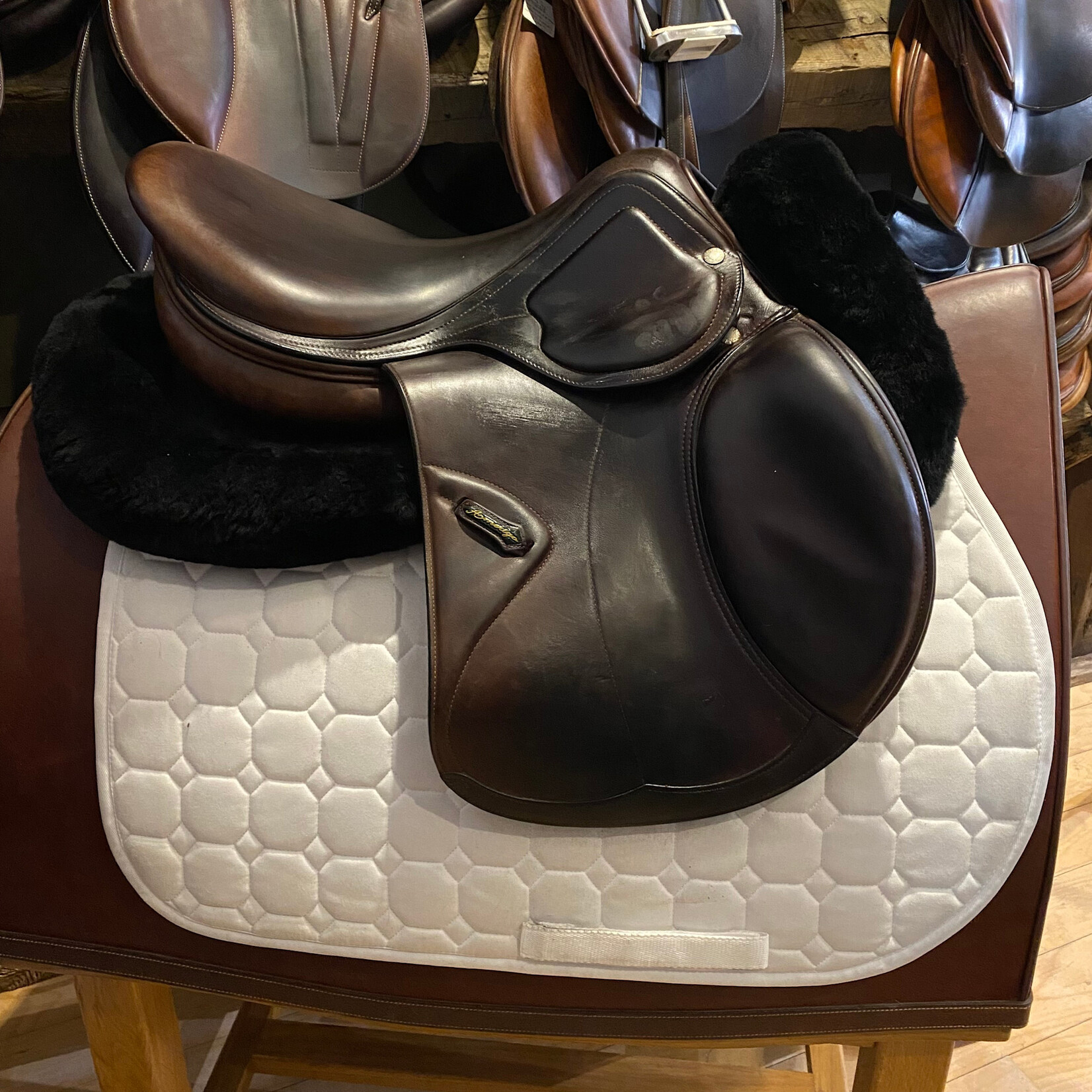 #16 69630 Consigned Amerigo Pinerolo Saddle, 17.5"  N (Normal) Flap Length, -1 Tree (Narrow), Wool Flocked (4) includes CWD cover