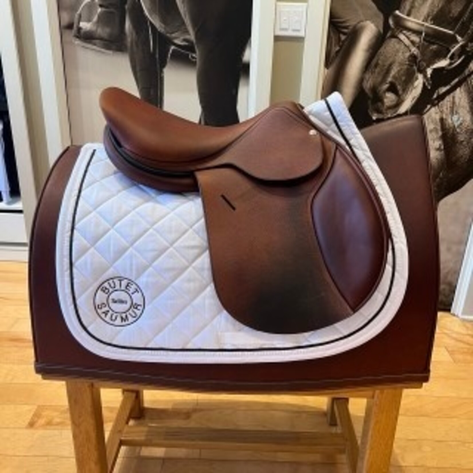 Butet #20 16596 Consigned Butet Jumping Grained, Standard Non-Integrated Panels, 17" M (Deep), 2 Flap, Standard Front & Rear Blocks, Gold, WIDE tree, includes cover