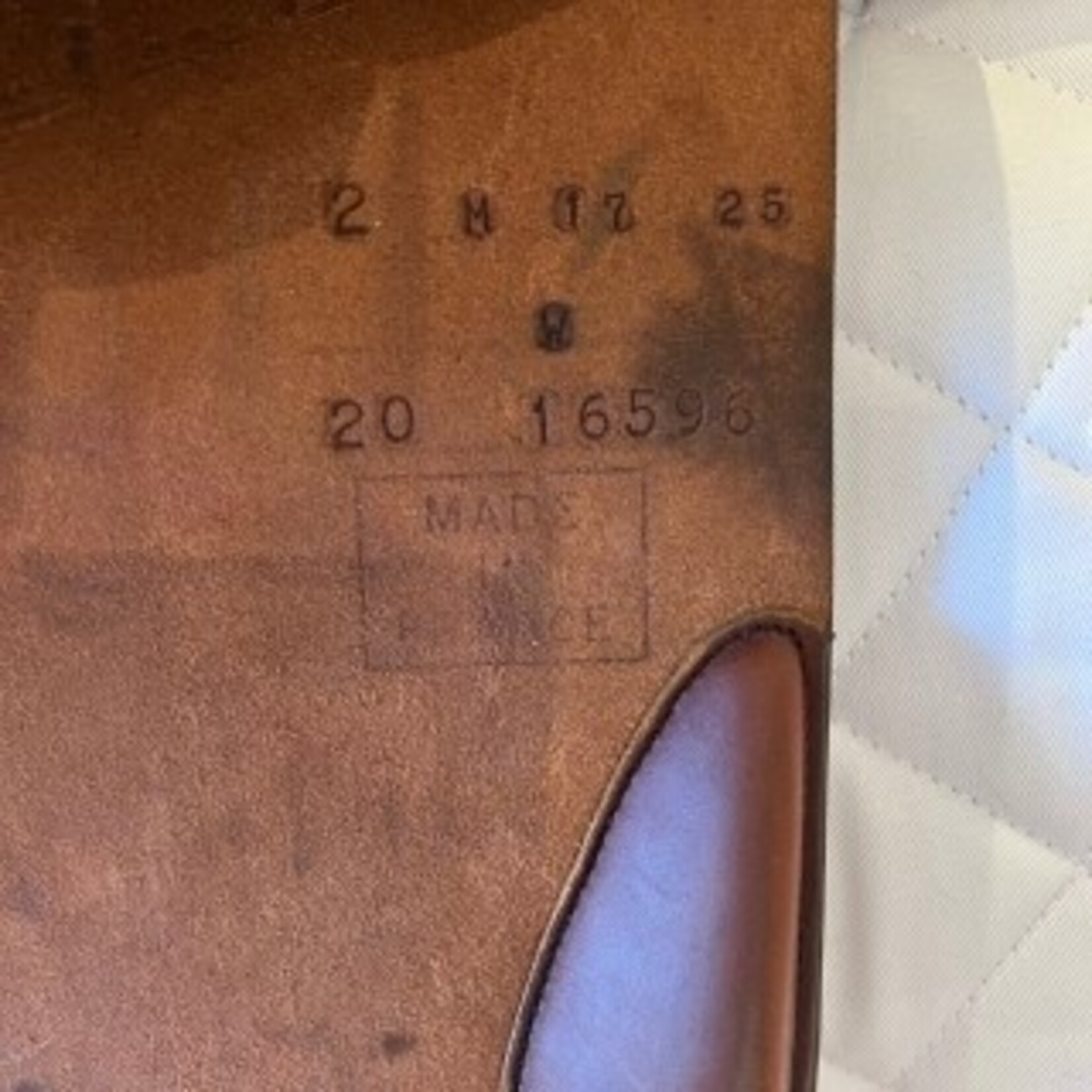 Butet #20 16596 Consigned Butet Jumping Grained, Standard Non-Integrated Panels, 17" M (Deep), 2 Flap, Standard Front & Rear Blocks, Gold, WIDE tree, includes cover