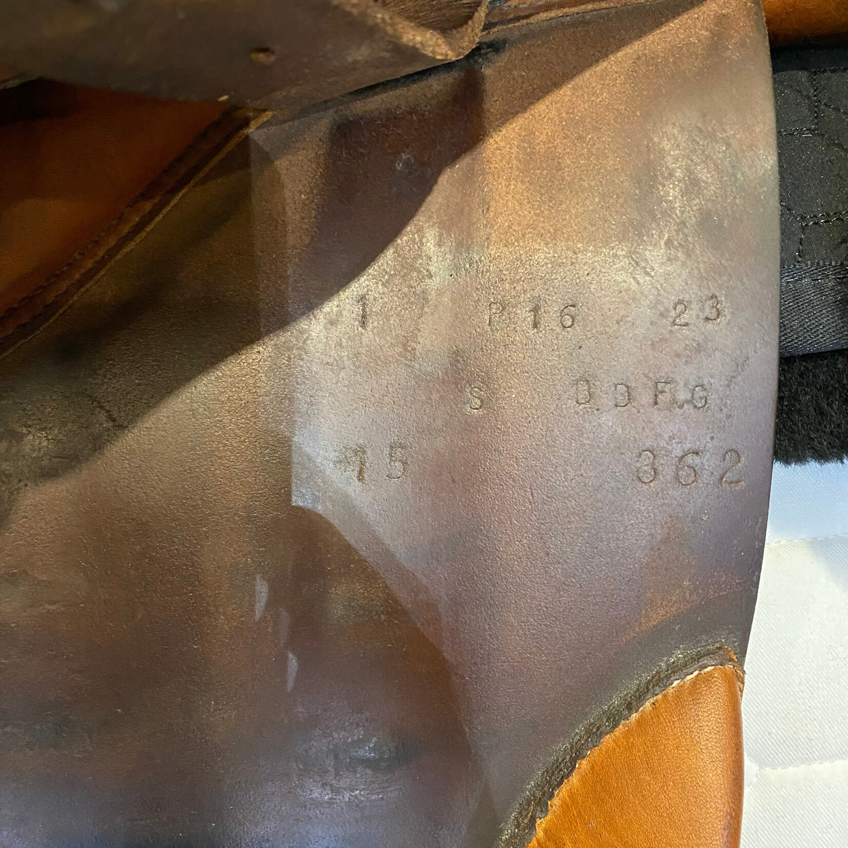 Butet #15 362 Consigned Butet Jumping Saddle,  Integrated Premium, 16" P (Flat Seat), 1 Flap, STD TREE, BDFG Panels, Gold, includes Butet cover