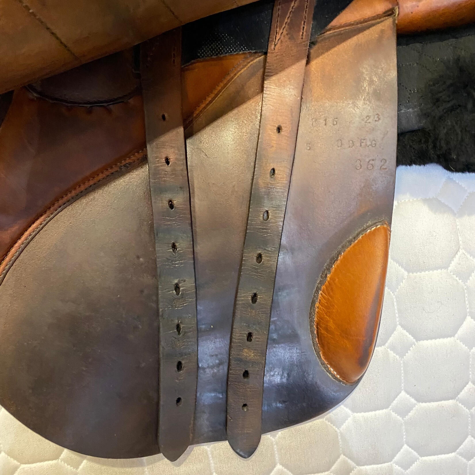 Butet #15 362 Consigned Butet Jumping Saddle,  Integrated Premium, 16" P (Flat Seat), 1 Flap, STD TREE, BDFG Panels, Gold, includes Butet cover