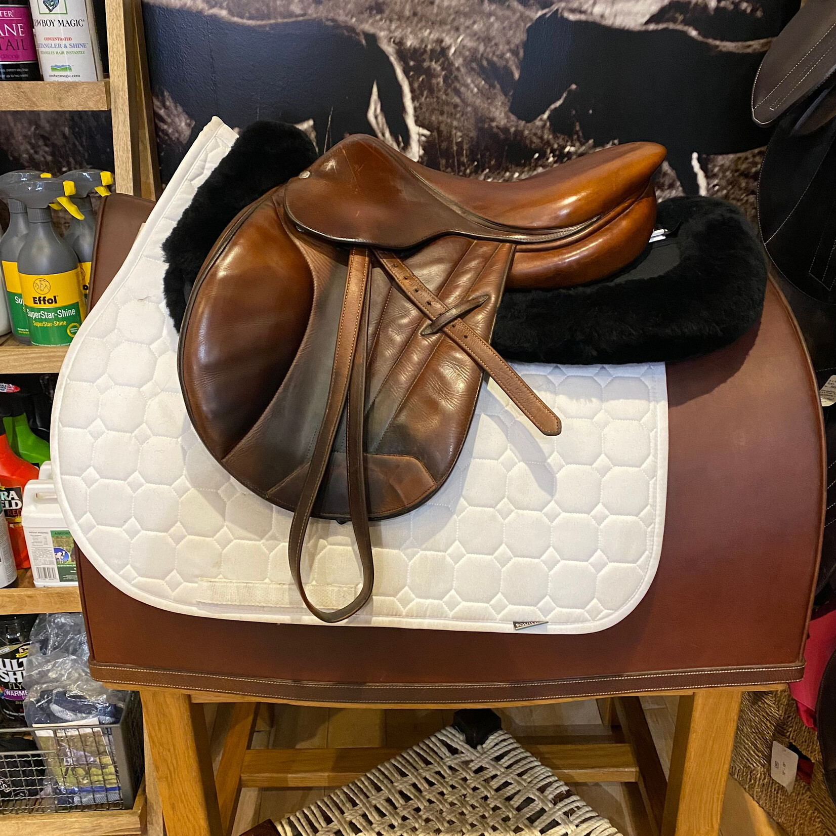Butet #15 362 Consigned Butet Jumping Saddle,  Integrated Premium, 16" P (Flat Seat), 1 Flap, STD TREE, BDFG Panels, Gold, includes Butet cover