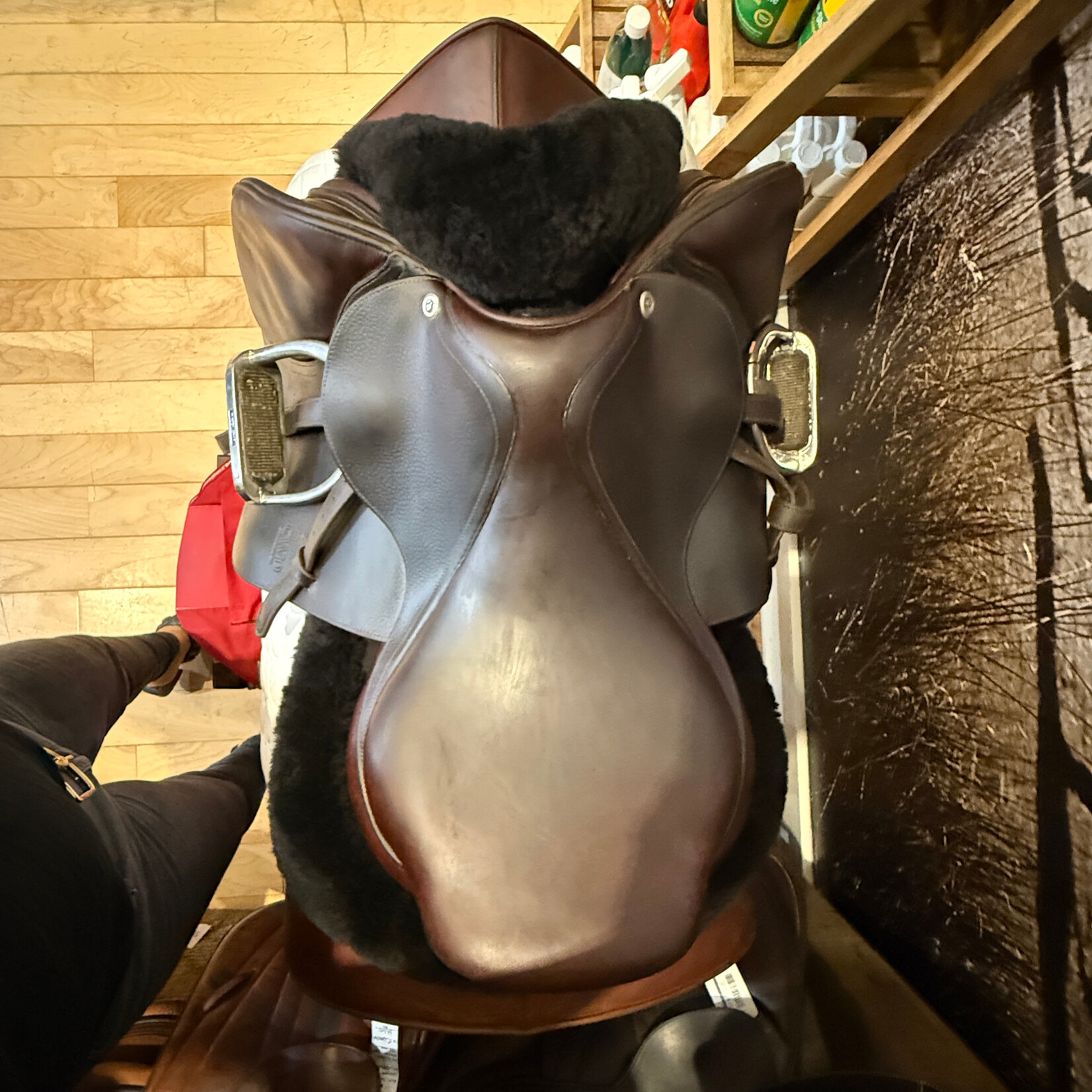 CWD #16 43368 Consigned CWD SE01 Saddle 17.5" TR Seat (Half Deep) 2L Flap, PRO PANEL RT (cut back at shoulder), includes 54" CWD Lined leathers, Kwik-Out Safety Irons, and CWD cover