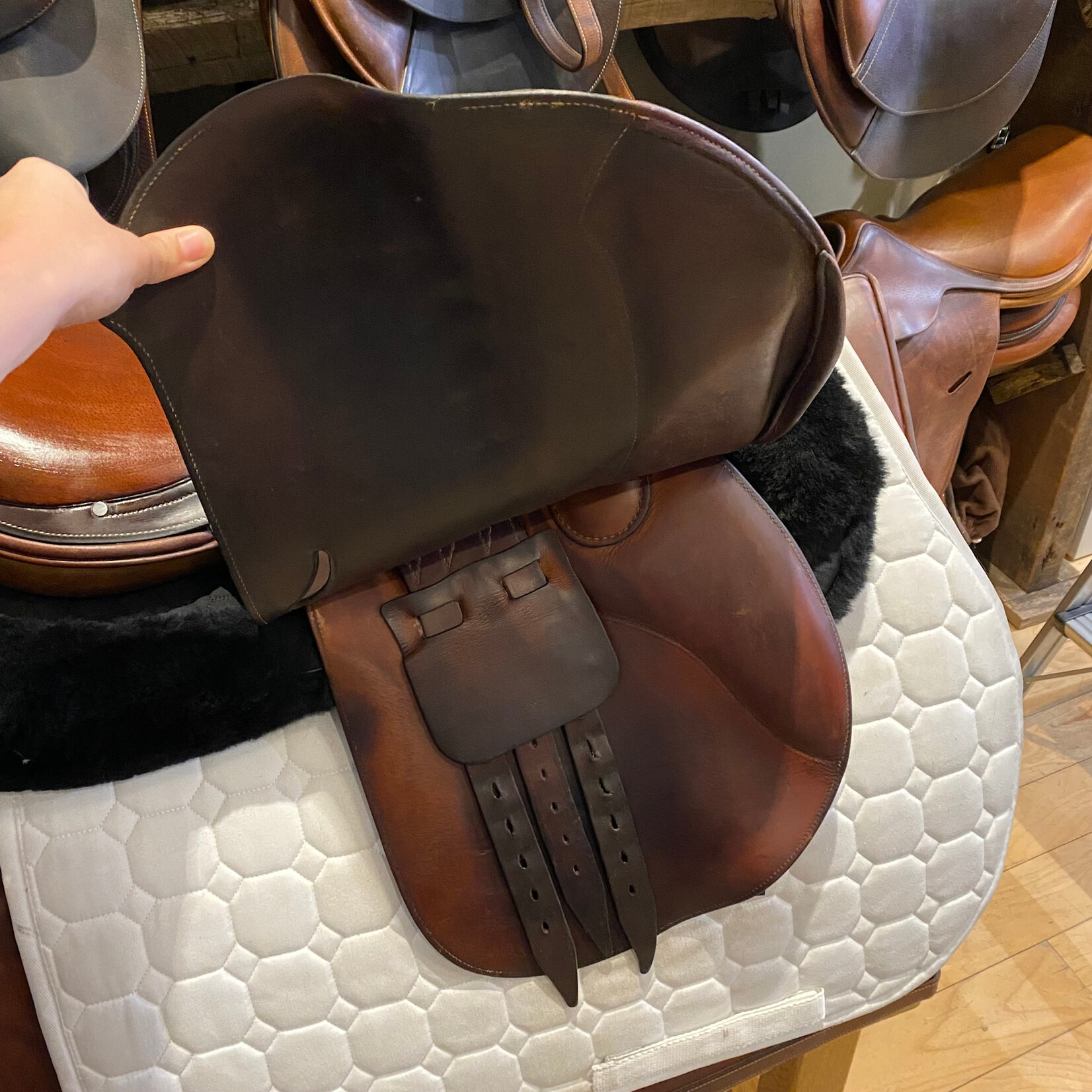 Hermès #40 437 Consigned Hermès Essentielle Saddle, 17" Med tree (measures 4.25" dot to dot), comes with cover