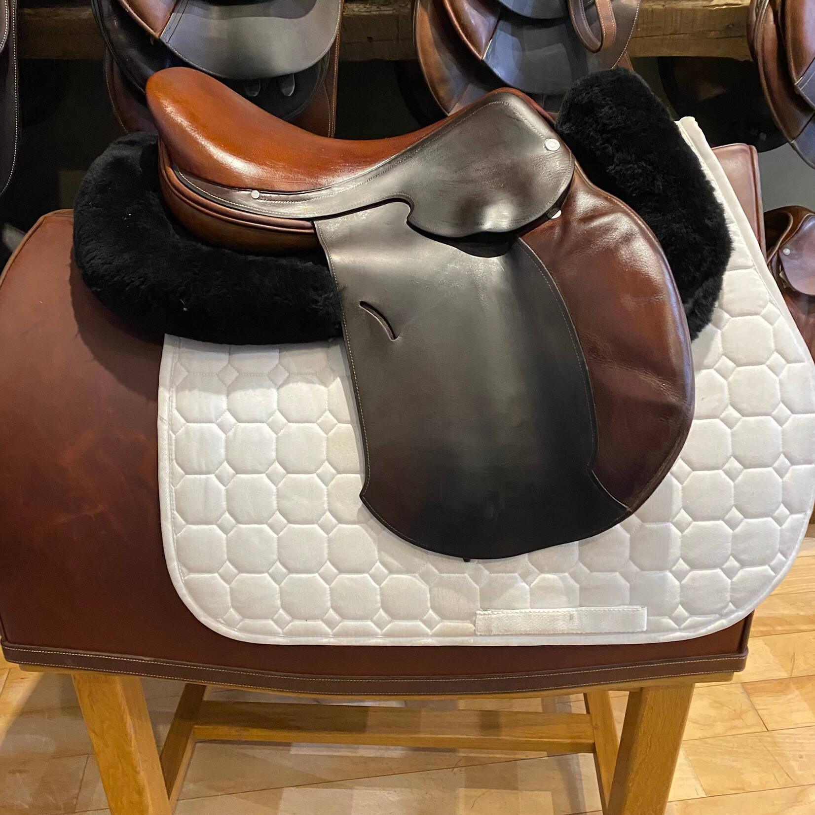 Hermès #40 437 Consigned Hermès Essentielle Saddle, 17" Med tree (measures 4.25" dot to dot), comes with cover
