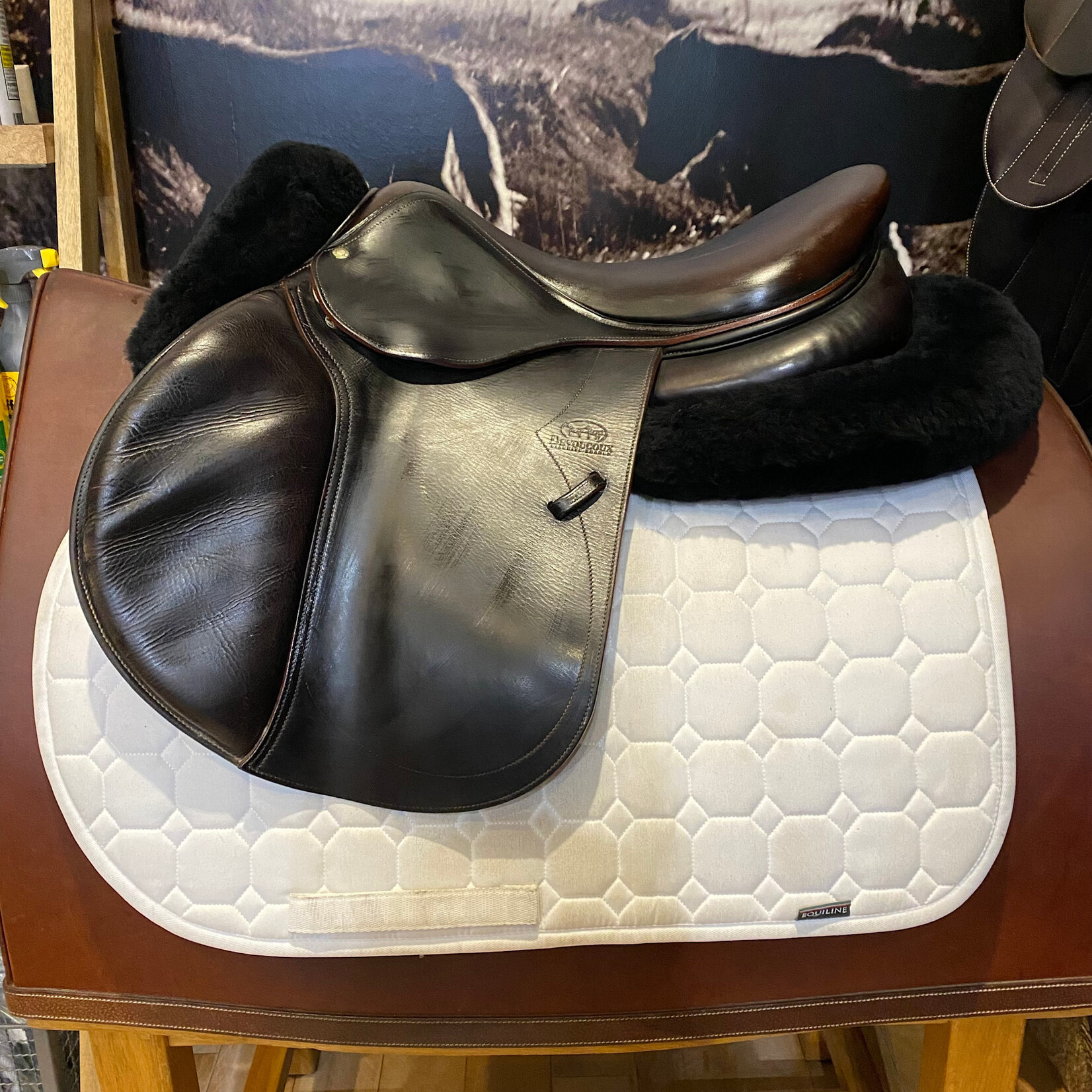 Devoucoux #1289 13 Consigned Devoucoux Biarritz, 17.5”,  3AA Flap (Forward) , D3D Panel, Std Tree, 3PC D3D panels, includes Devoucoux cover