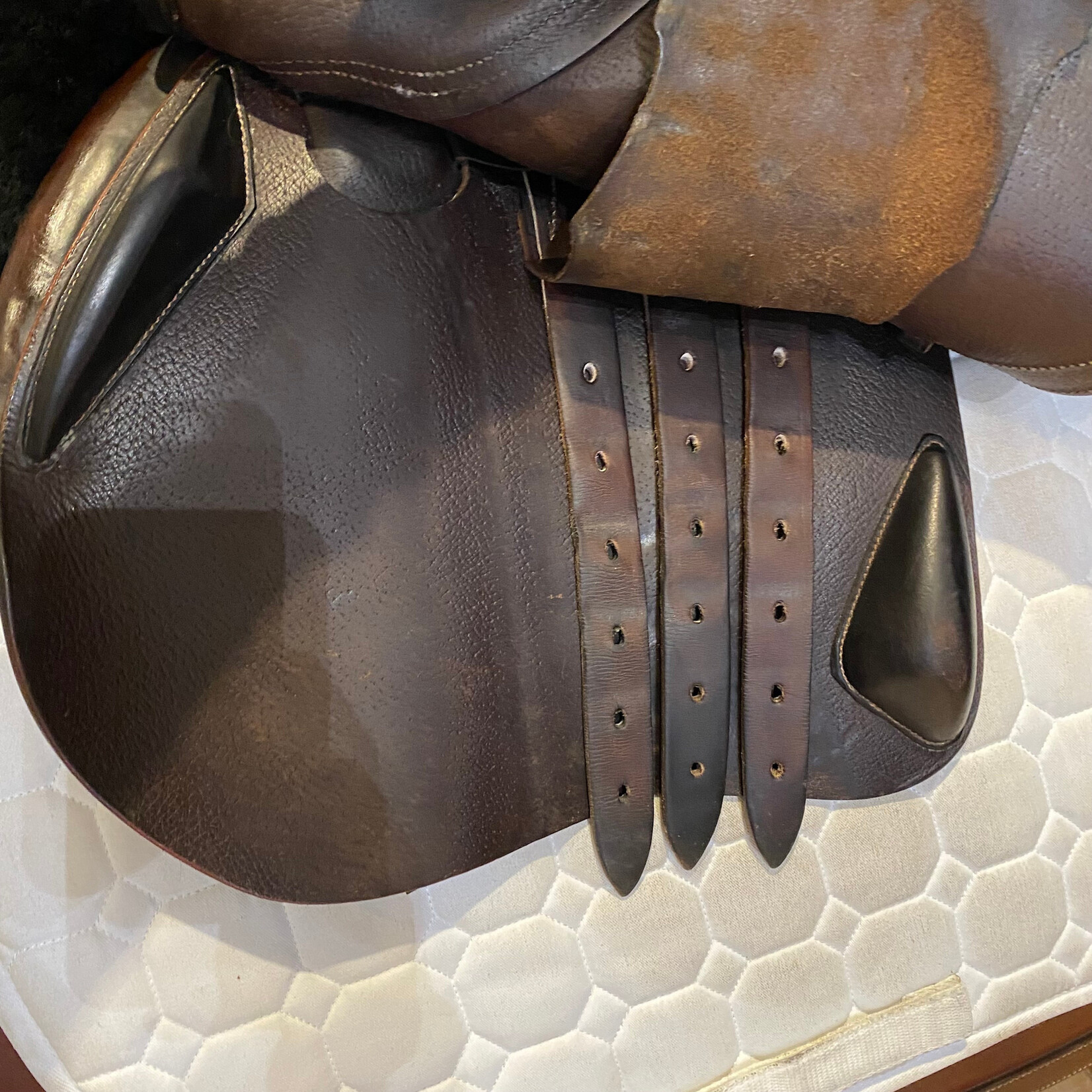 Devoucoux #1289 13 Consigned Devoucoux Biarritz, 17.5”,  3AA Flap (Forward) , D3D Panel, Std Tree, 3PC D3D panels, includes Devoucoux cover