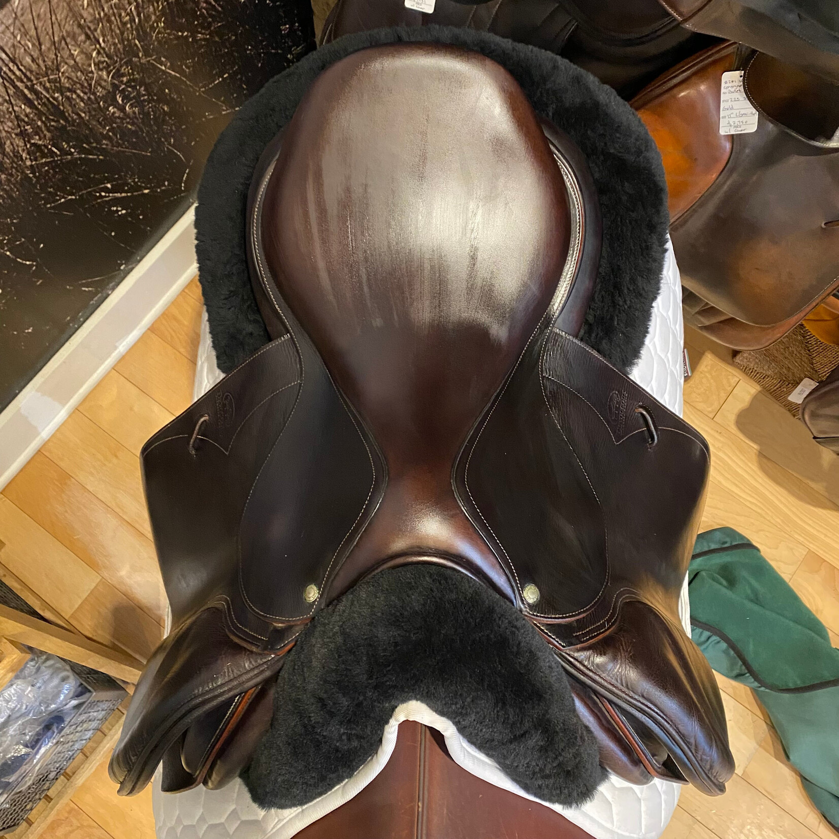 Devoucoux #1289 13 Consigned Devoucoux Biarritz, 17.5”,  3AA Flap (Forward) , D3D Panel, Std Tree, 3PC D3D panels, includes Devoucoux cover