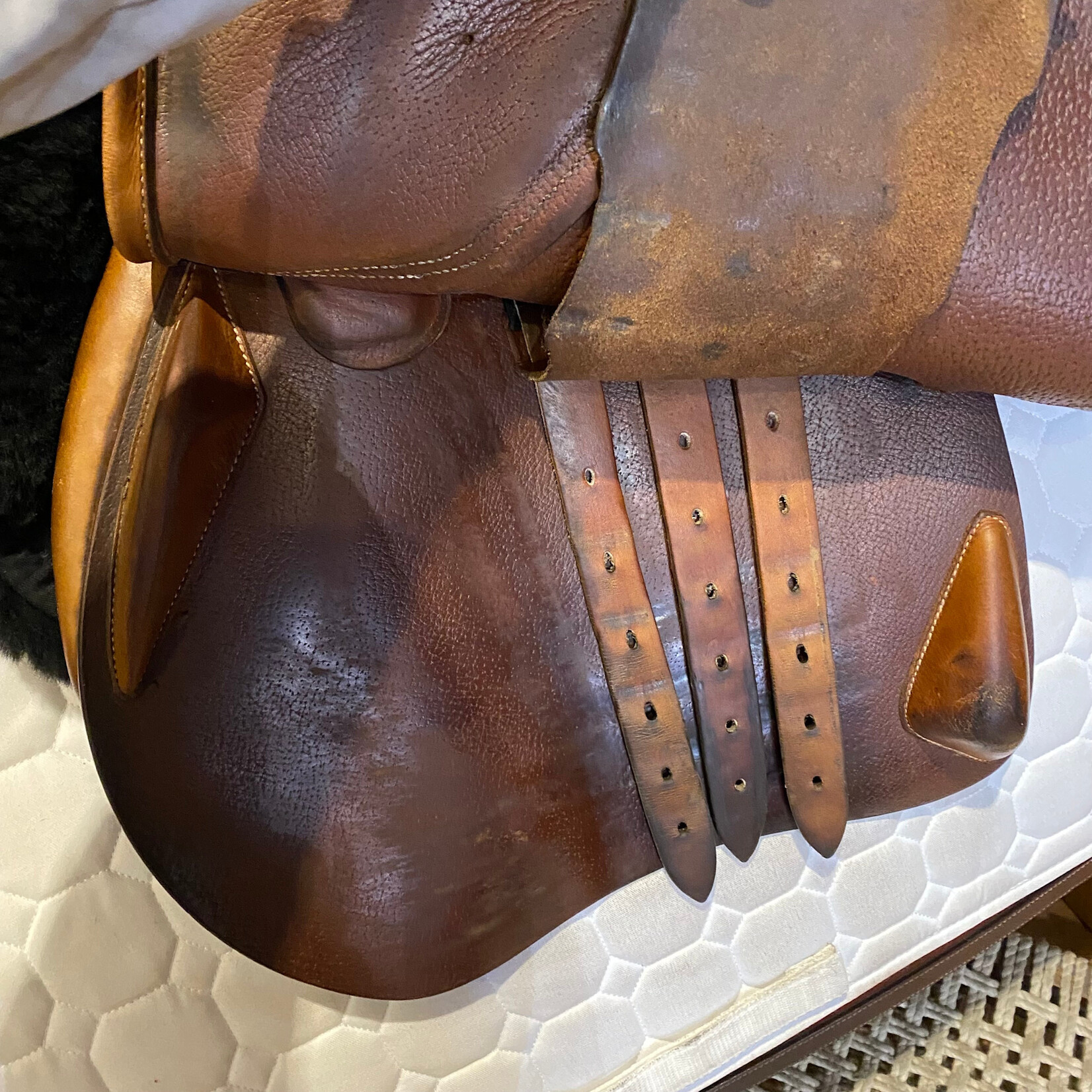 Devoucoux #3008 13 Consigned Devoucoux Socoa Jumping Saddle , 17.5" seat,  4AAR Flap (extra long/extra forward), 3PC & D3D Panels, Normal Tree, Includes Devoucoux Cover