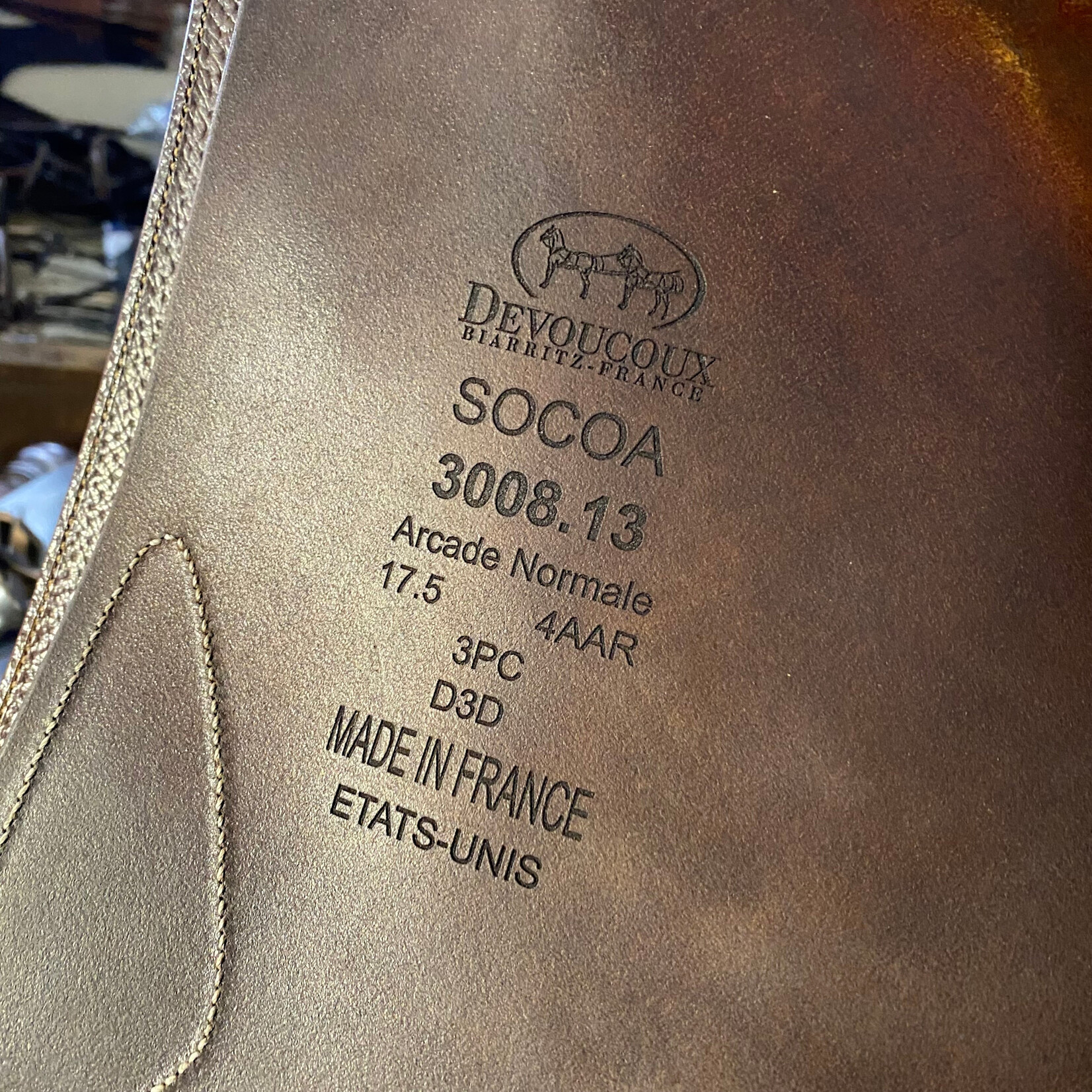 Devoucoux #3008 13 Consigned Devoucoux Socoa Jumping Saddle , 17.5" seat,  4AAR Flap (extra long/extra forward), 3PC & D3D Panels, Normal Tree, Includes Devoucoux Cover