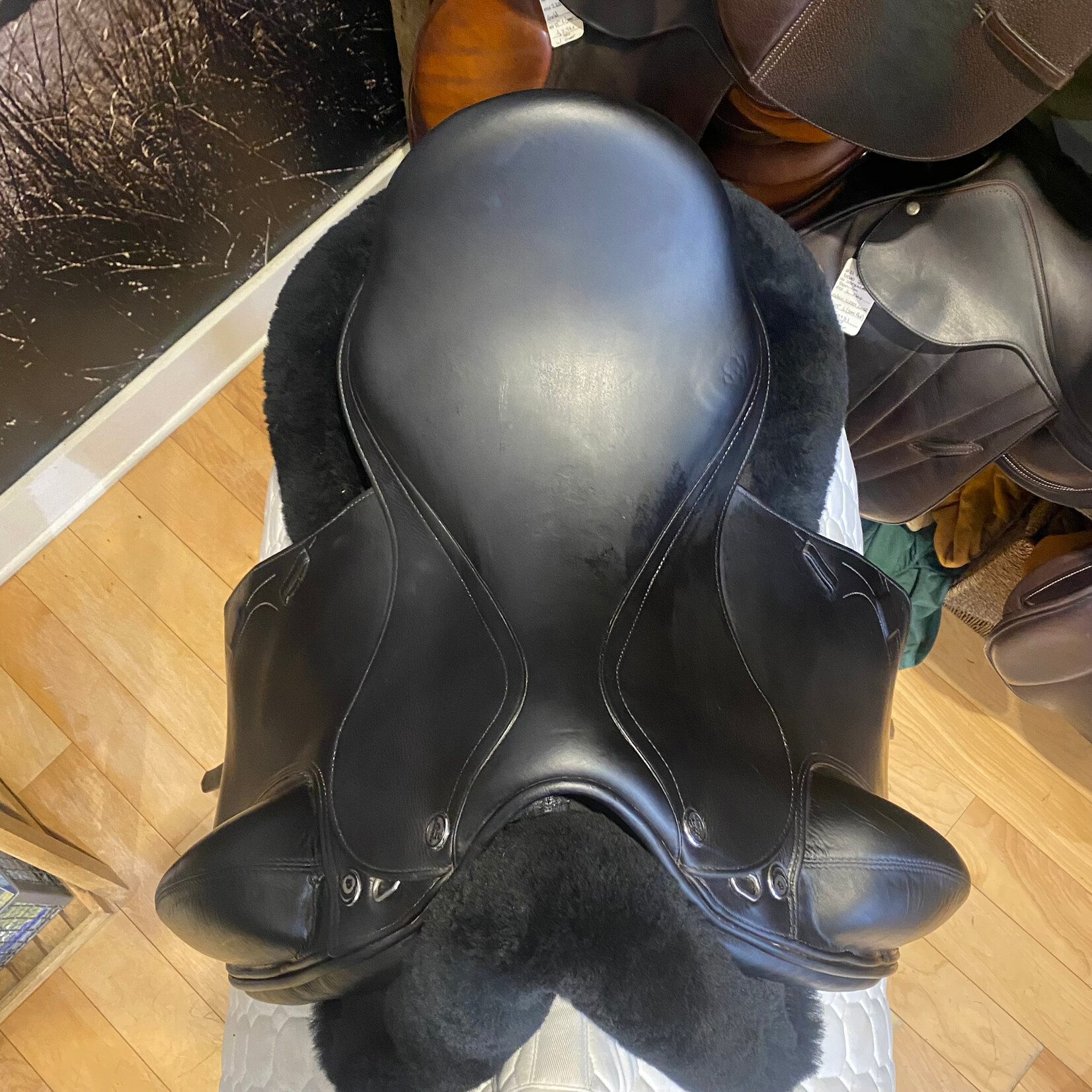 Prestige #0033 2021 Consigned Prestige Philosophy Monoflap Dressage Saddle, 17" seat, Medium tree, includes cover