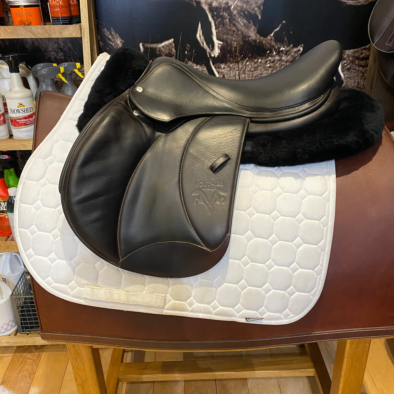 Voltaire #2913 19 Consigned Voltaire Stuggart Jumping Saddle, Full Buffalo Leather 18", 3A flap, PRO Panels, STD, comes with Voltaire Cover