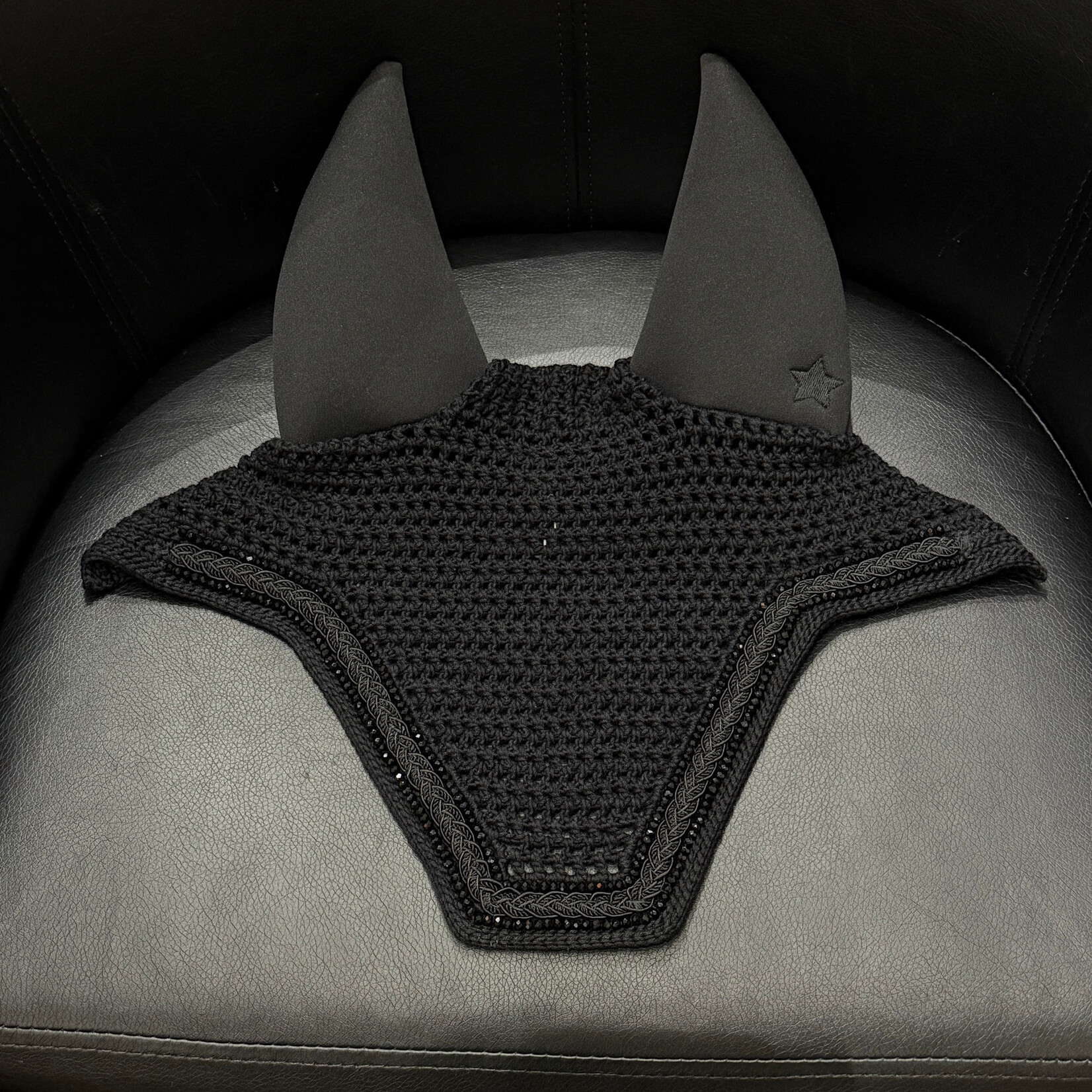 Equstar Custom Bonnet - Soundproof Ears, Square Shape, Blk Base, 1R Jet Blk Crystal, 1R Blk Braid, 1R Blk Crystal, Blk Star