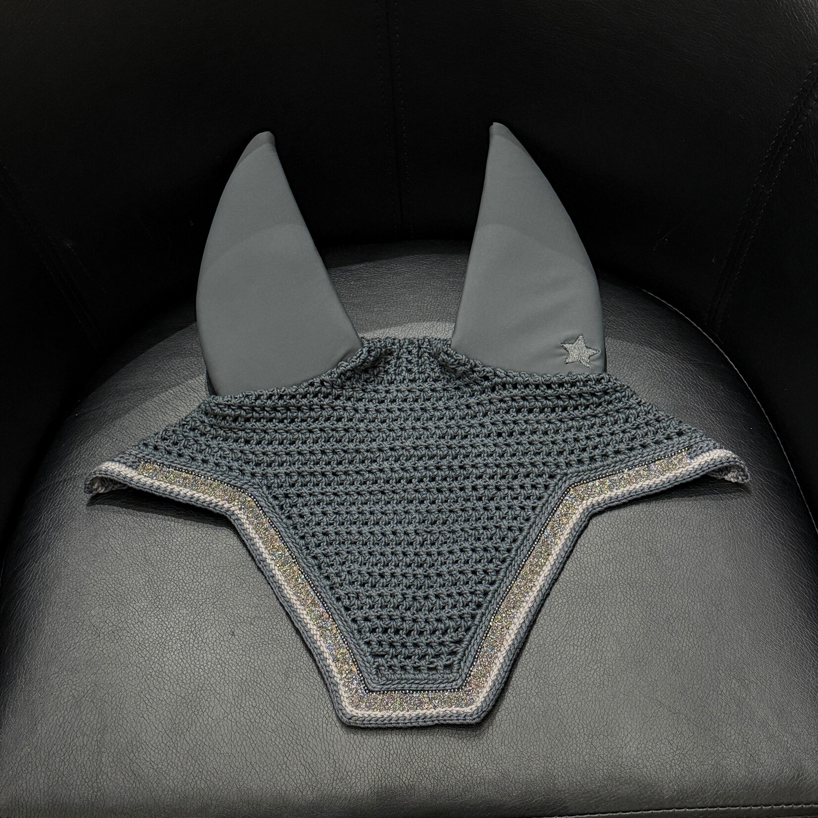 Equstar Custom Bonnet - Soundproof Ears, Square Shape, Drk Grey Base, 1R Grey Crystal, 1R Gunmetal Stingray Ribbon, 1R Light Grey Thread, 1R Drk Grey Thread, Drk Grey Star