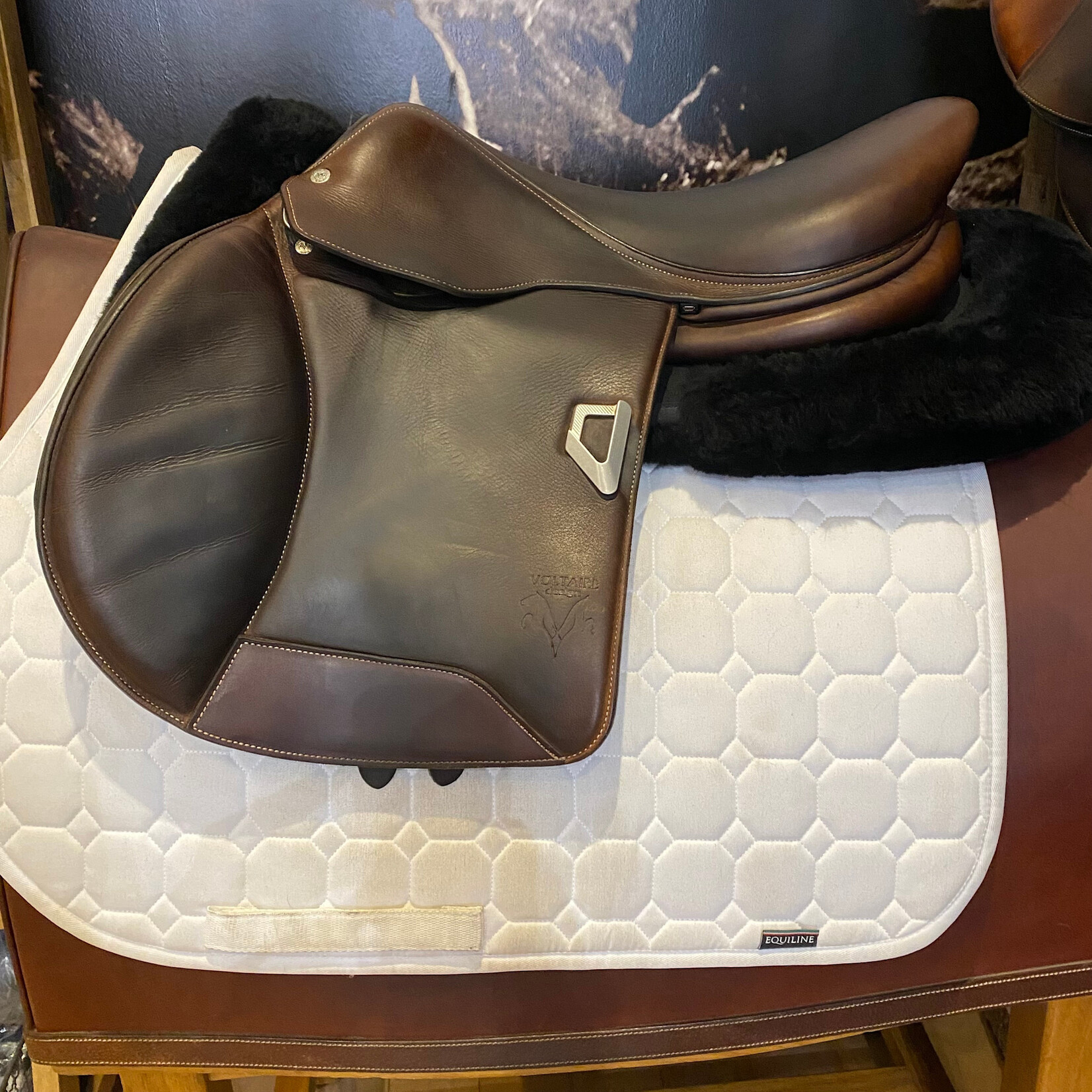 Voltaire #1195 20 Consigned Voltaire Blue Infinite Jumping Saddle, 18", 2A flap, PRO Panels, B05 Panel, STD, comes with Voltaire Cover