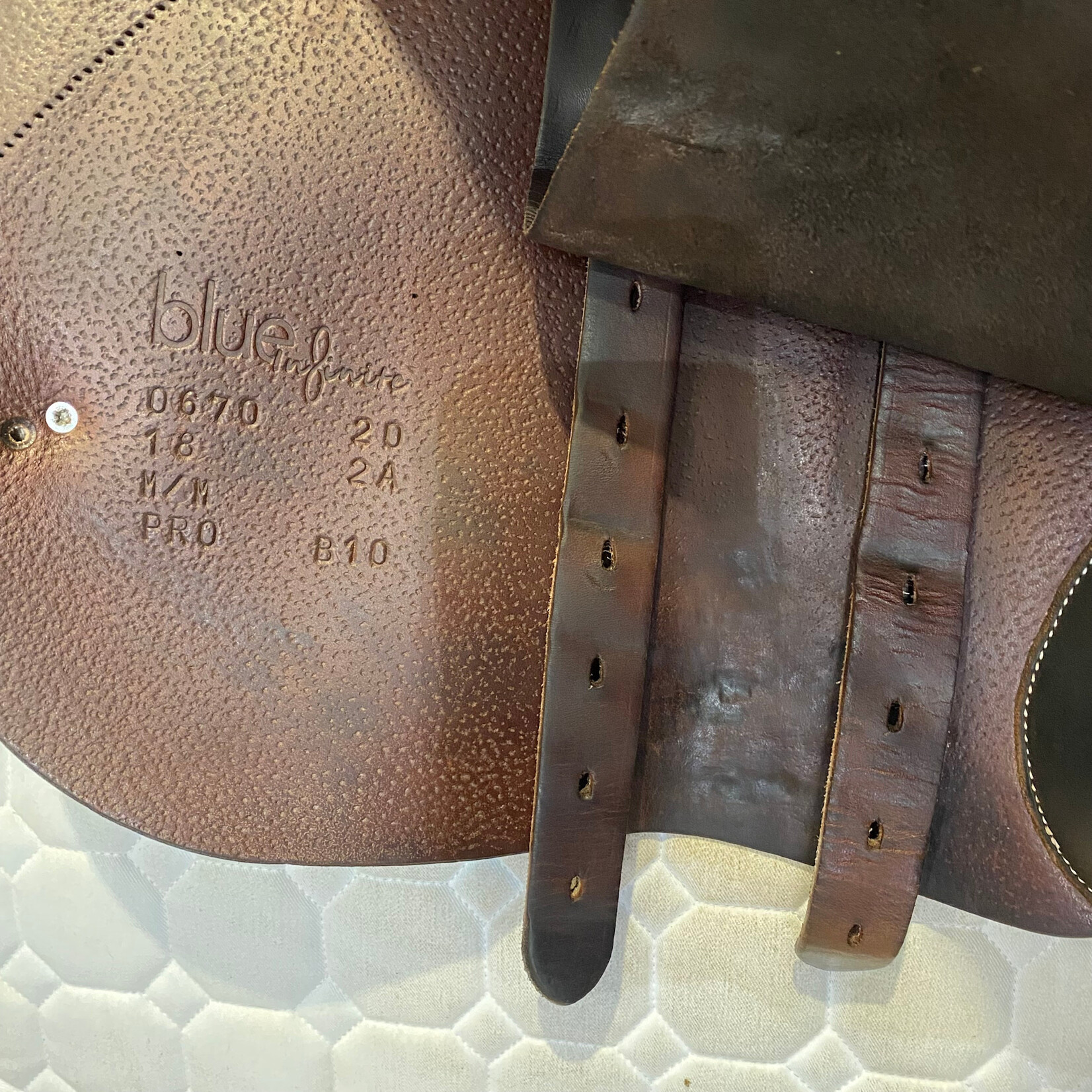 Voltaire #0670 20 Consigned Voltaire Blue Infinite Jumping Saddle, 18", 2A flap, PRO Panels, B10 Panel, STD, comes with Voltaire Cover