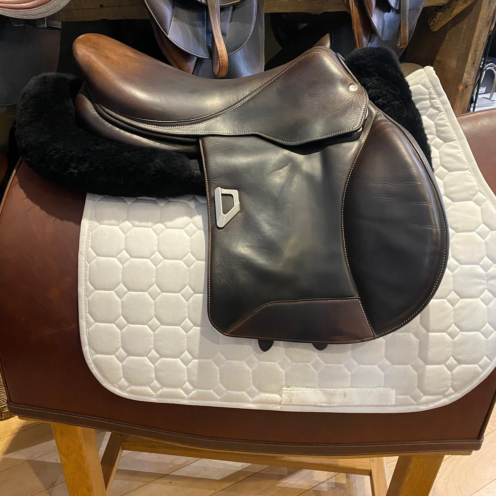 Voltaire #0670 20 Consigned Voltaire Blue Infinite Jumping Saddle, 18", 2A flap, PRO Panels, B10 Panel, STD, comes with Voltaire Cover