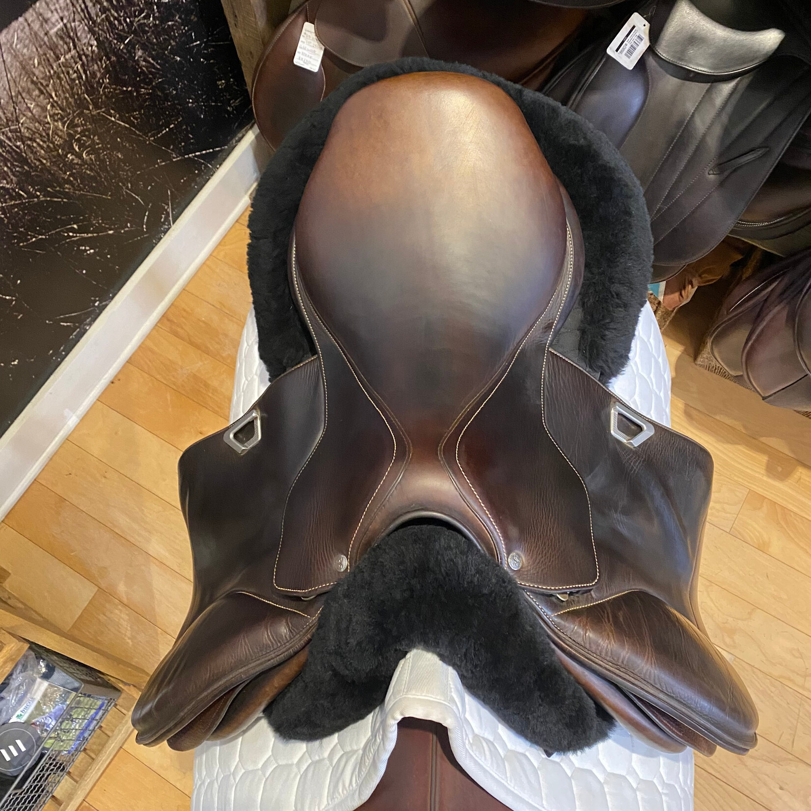 Voltaire #0670 20 Consigned Voltaire Blue Infinite Jumping Saddle, 18", 2A flap, PRO Panels, B10 Panel, STD, comes with Voltaire Cover