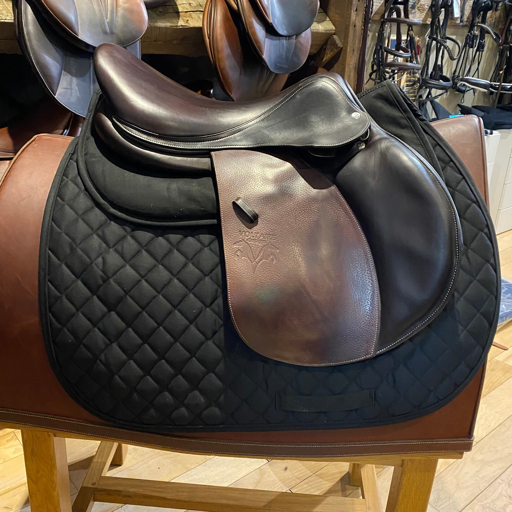 Voltaire #5488 18 Consigned Voltaire Stuggart Jumping Saddle, 18”, Deep Seat, 3AAA flap, Medium/Wide tree w/ Pro Panels, comes with Voltaire Cover
