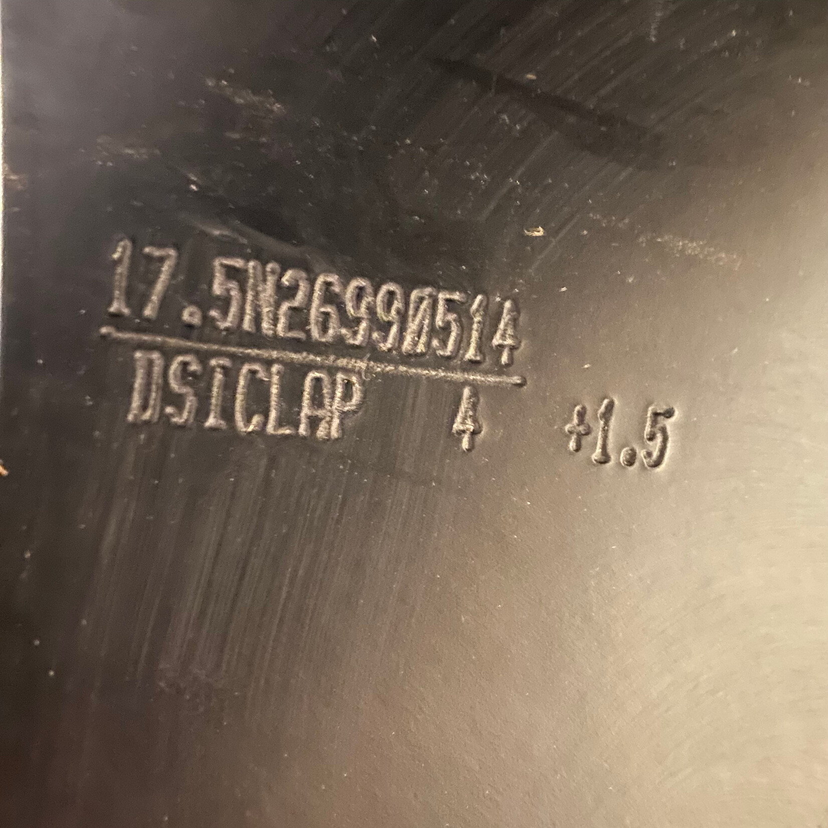 Amerigo #26990514 Consigned Amerigo Siena Classic Monoflap Dressage Saddle, 17.5" seat, Standard flap, Standard Panles, Medium wide-wide tree, includes cover