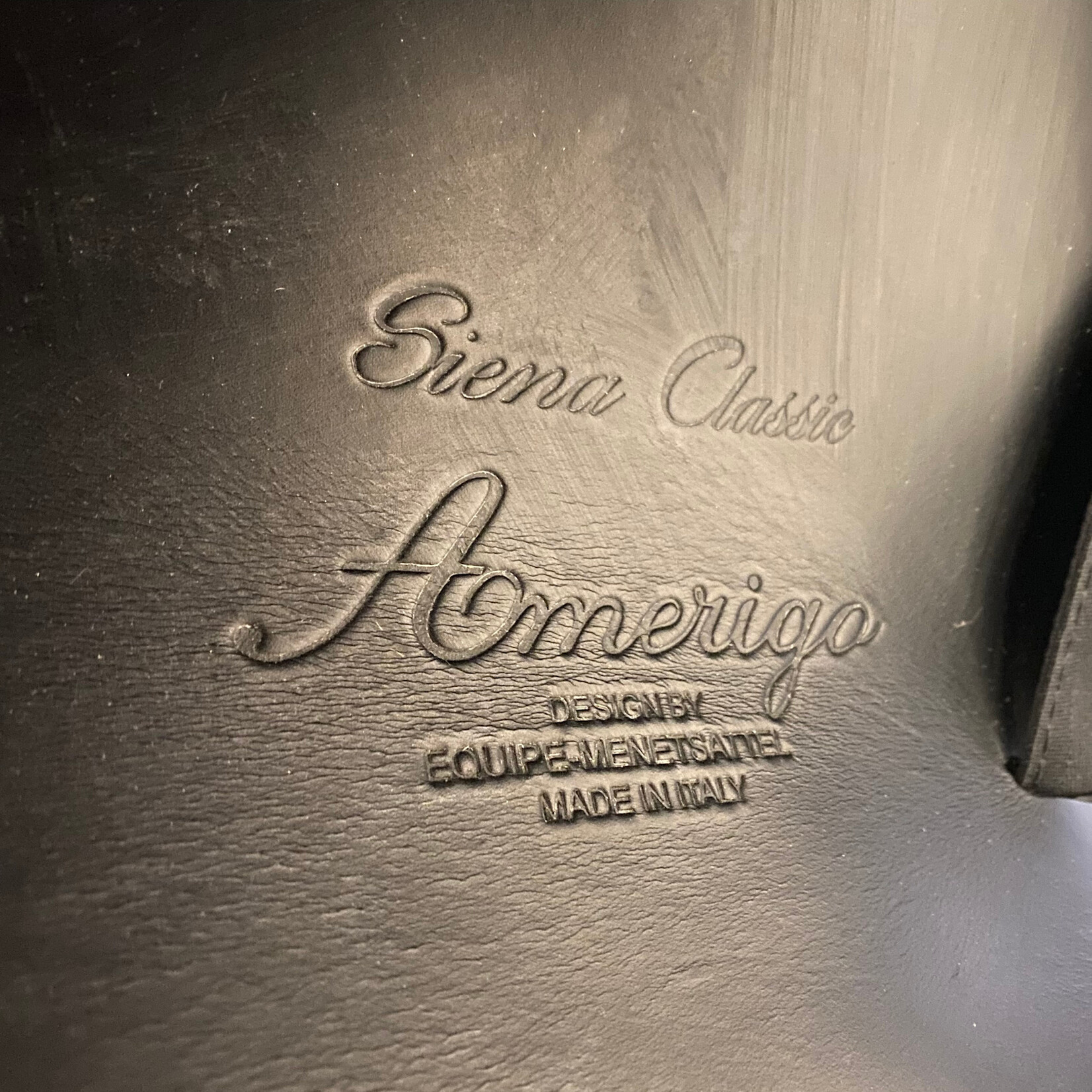 Amerigo #26990514 Consigned Amerigo Siena Classic Monoflap Dressage Saddle, 17.5" seat, Standard flap, Standard Panles, Medium wide-wide tree, includes cover