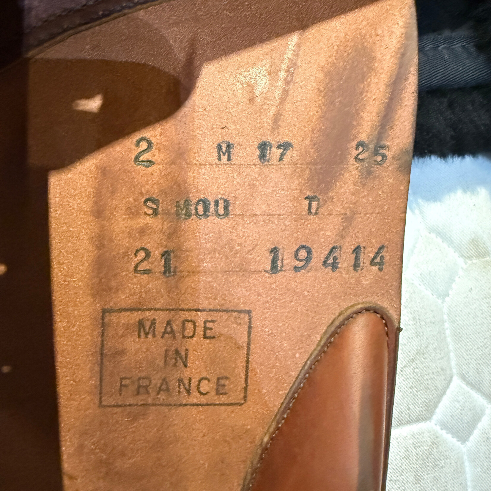 Butet #21 19414 Demo Butet Jumping Saddle Integrated Premium, M (Deep) 2 Flap 17" Gold , Front & Rear Std Blocks, MOU Memory Foam Panels, STD TREE, no cover