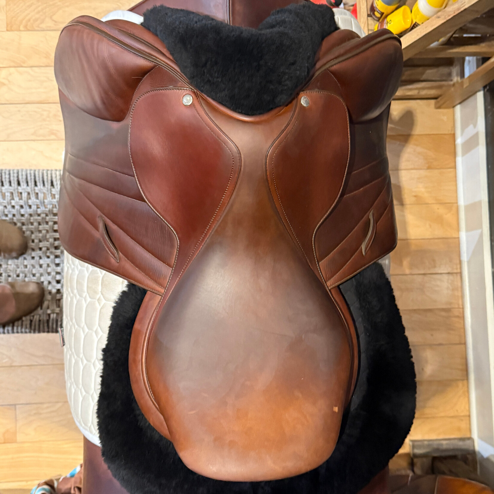 Butet #21 19414 Demo Butet Jumping Saddle Integrated Premium, M (Deep) 2 Flap 17" Gold , Front & Rear Std Blocks, MOU Memory Foam Panels, STD TREE, no cover