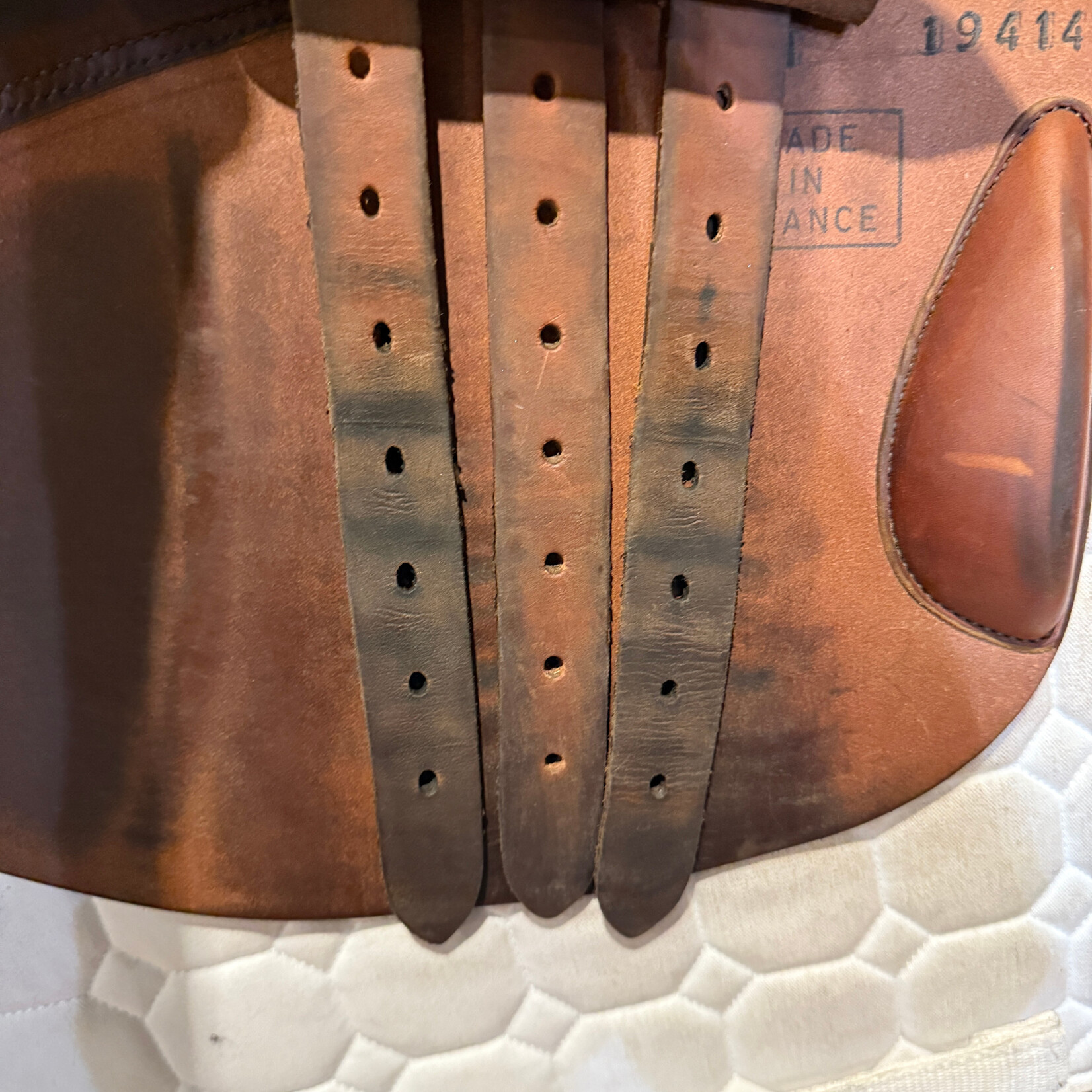 Butet #21 19414 Demo Butet Jumping Saddle Integrated Premium, M (Deep) 2 Flap 17" Gold , Front & Rear Std Blocks, MOU Memory Foam Panels, STD TREE, no cover