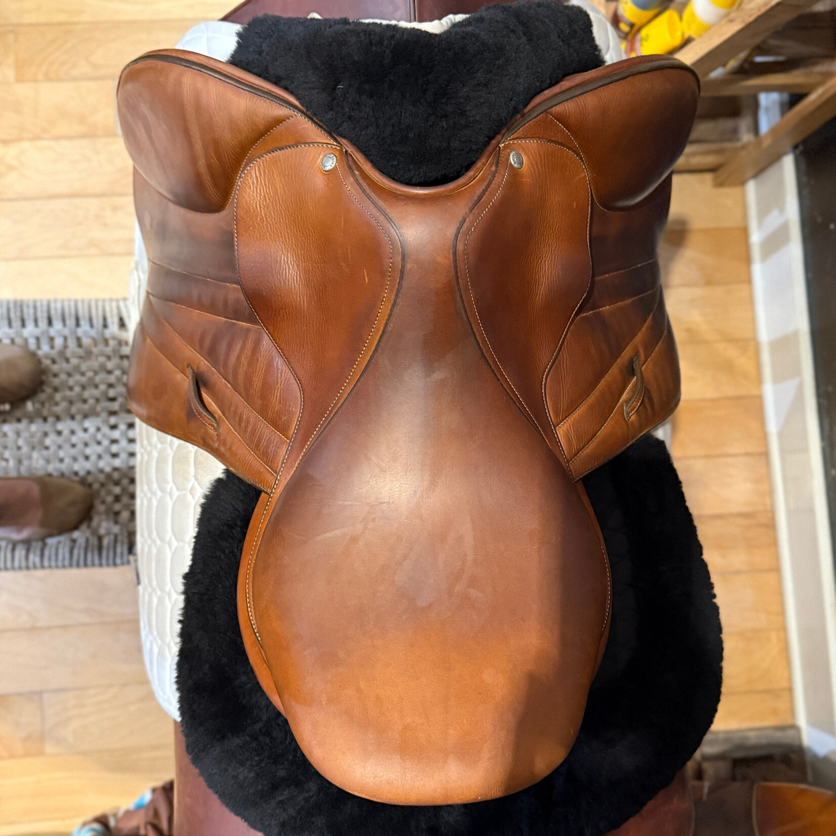 Butet #15 221 Consigned Butet Jumping Saddle Non-Integrated Premium, L (Semi-Flat) 2 Flap 17" Gold , Front Std Blocks, MOU Memory Foam Panels, STD TREE, no cover