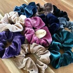 The Preppy Horse Preppy Horse Velvet Scrunchie
